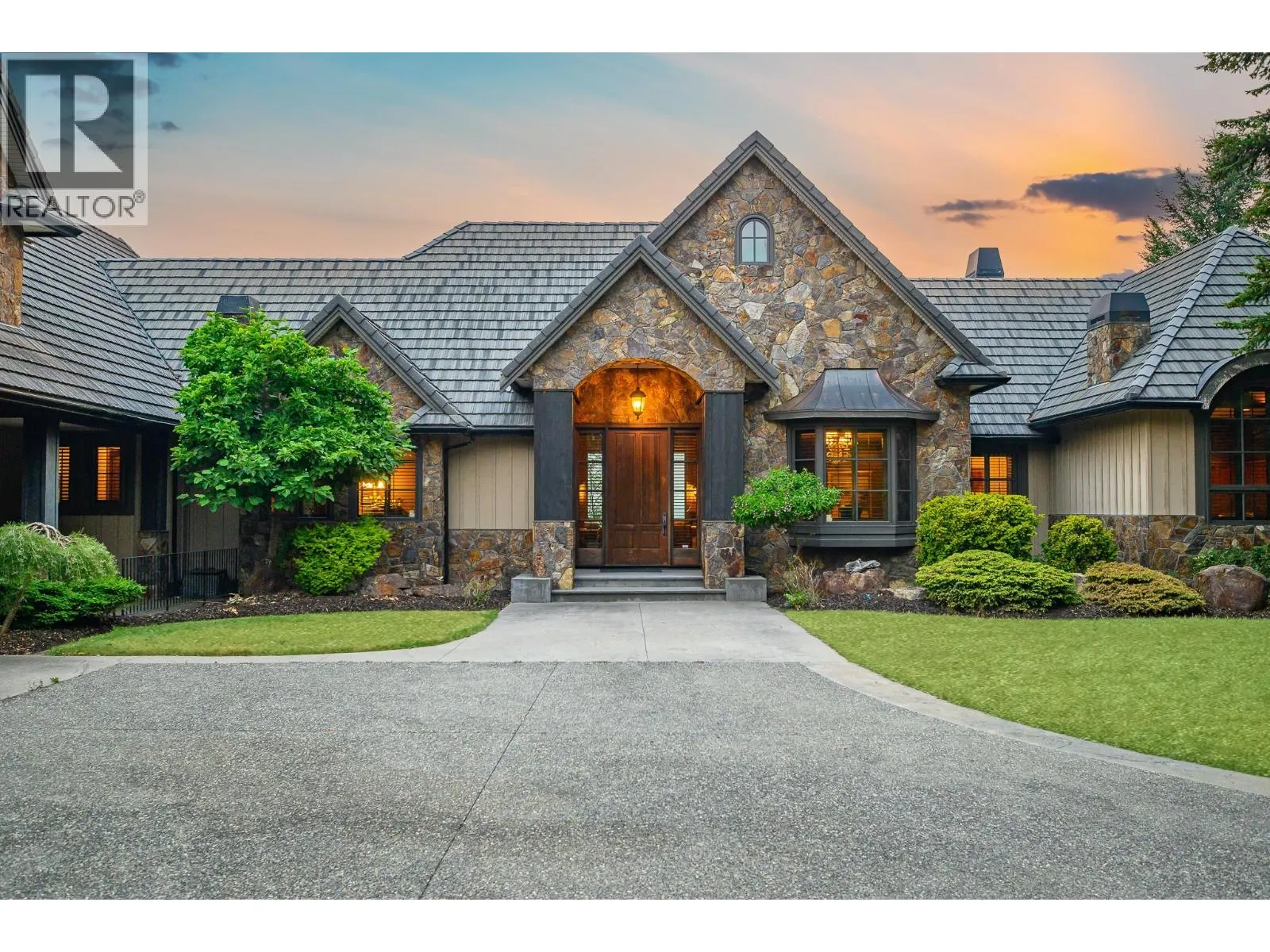 3006 Coachwood Crescent