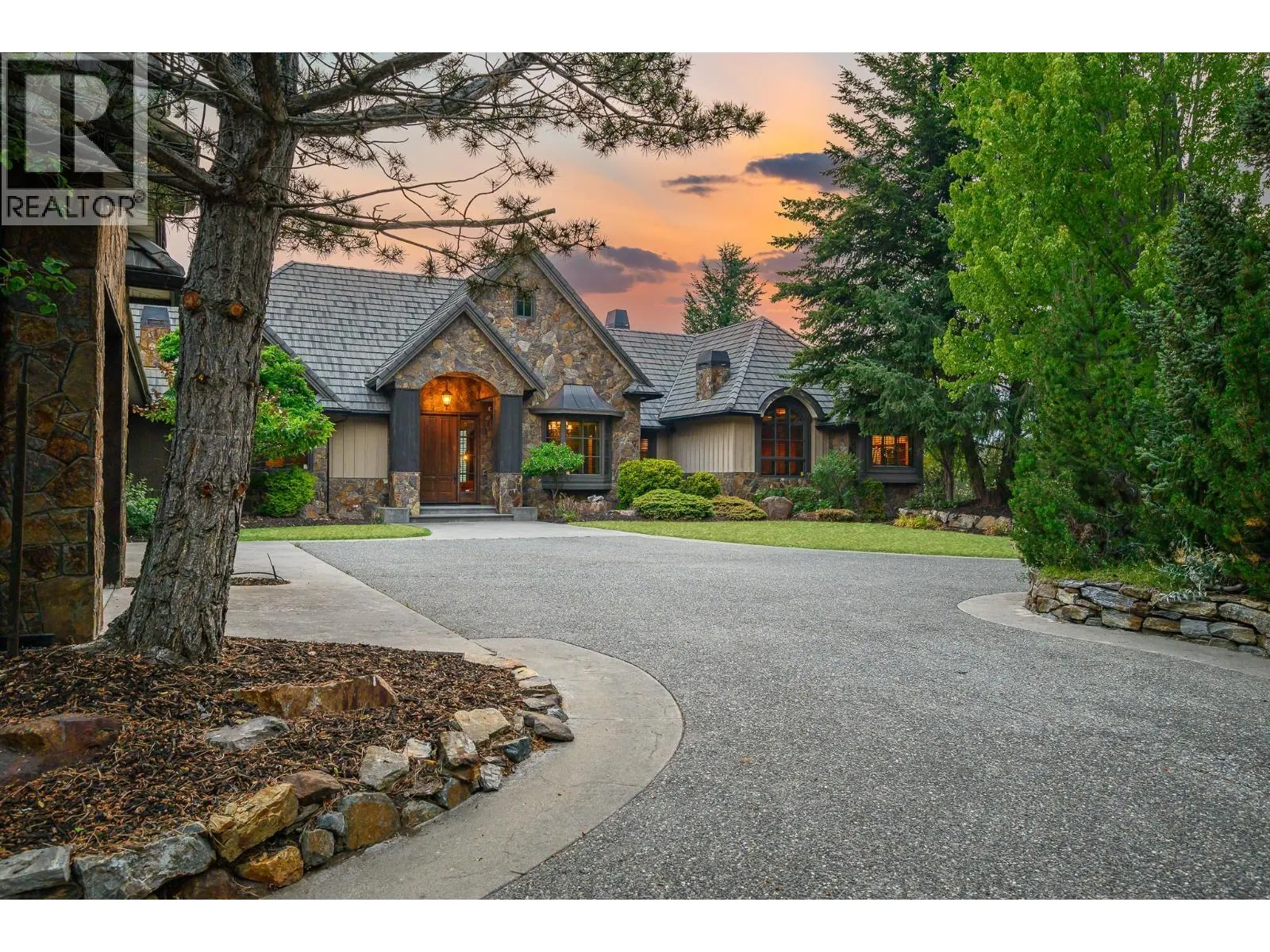 3006 Coachwood Crescent