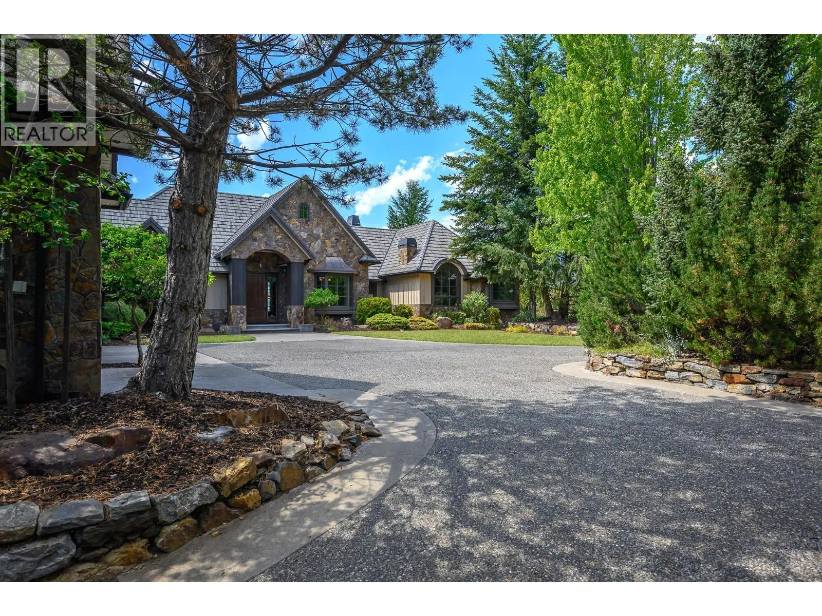 3006 Coachwood Crescent