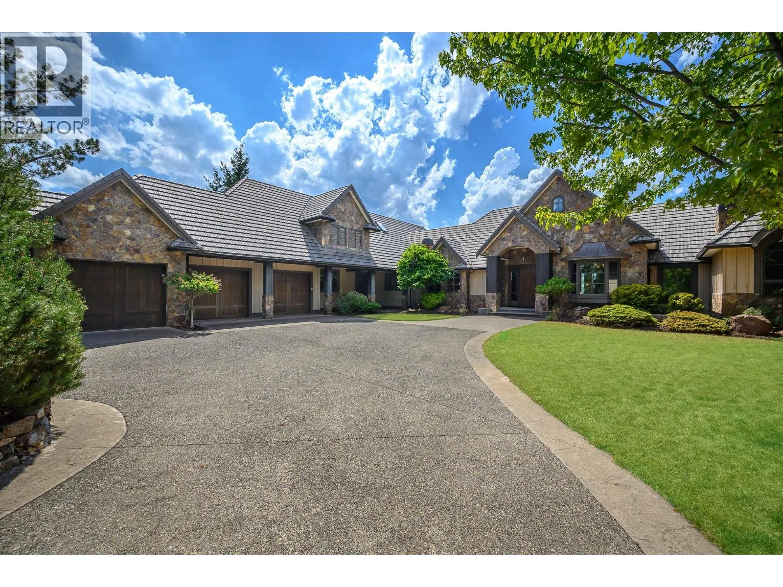 3006 Coachwood Crescent