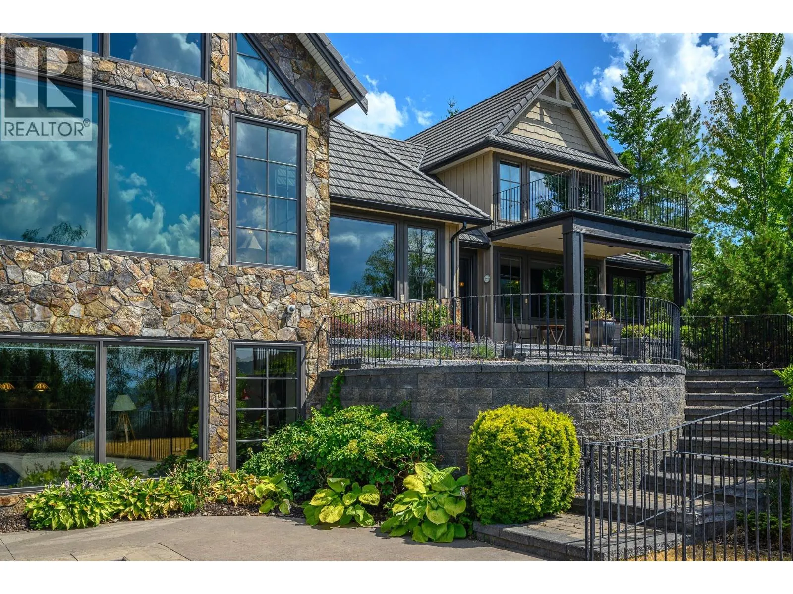 3006 Coachwood Crescent