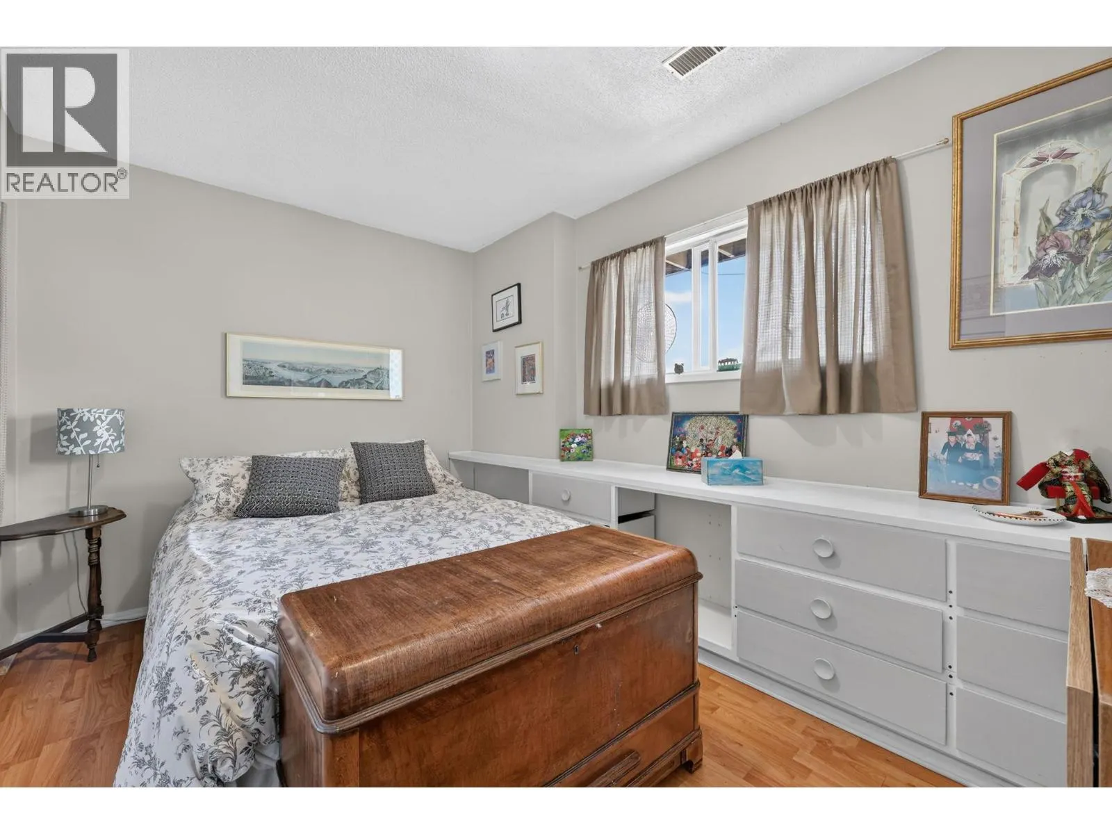 5868 MacGREGOR Road