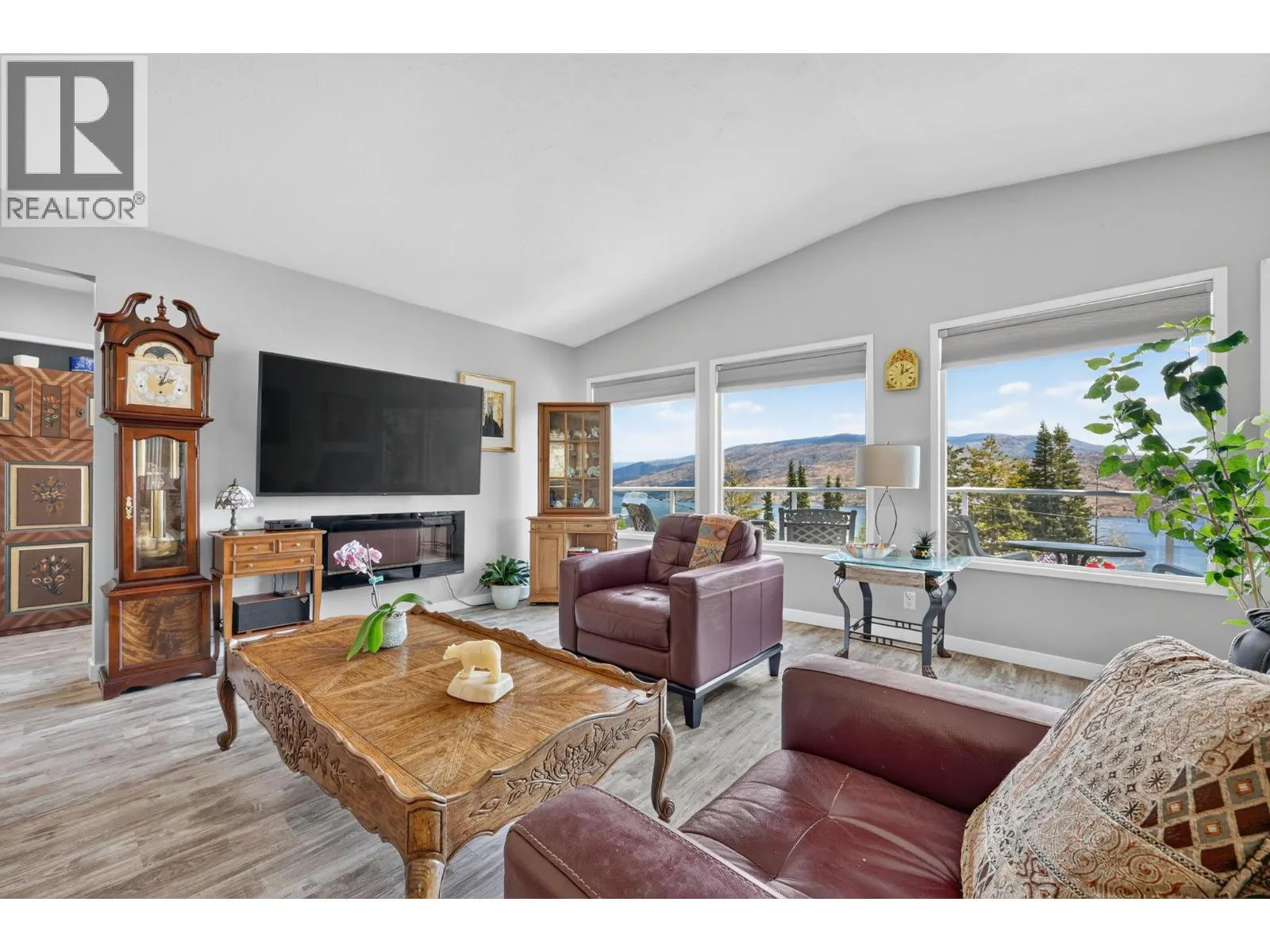 5868 MacGREGOR Road