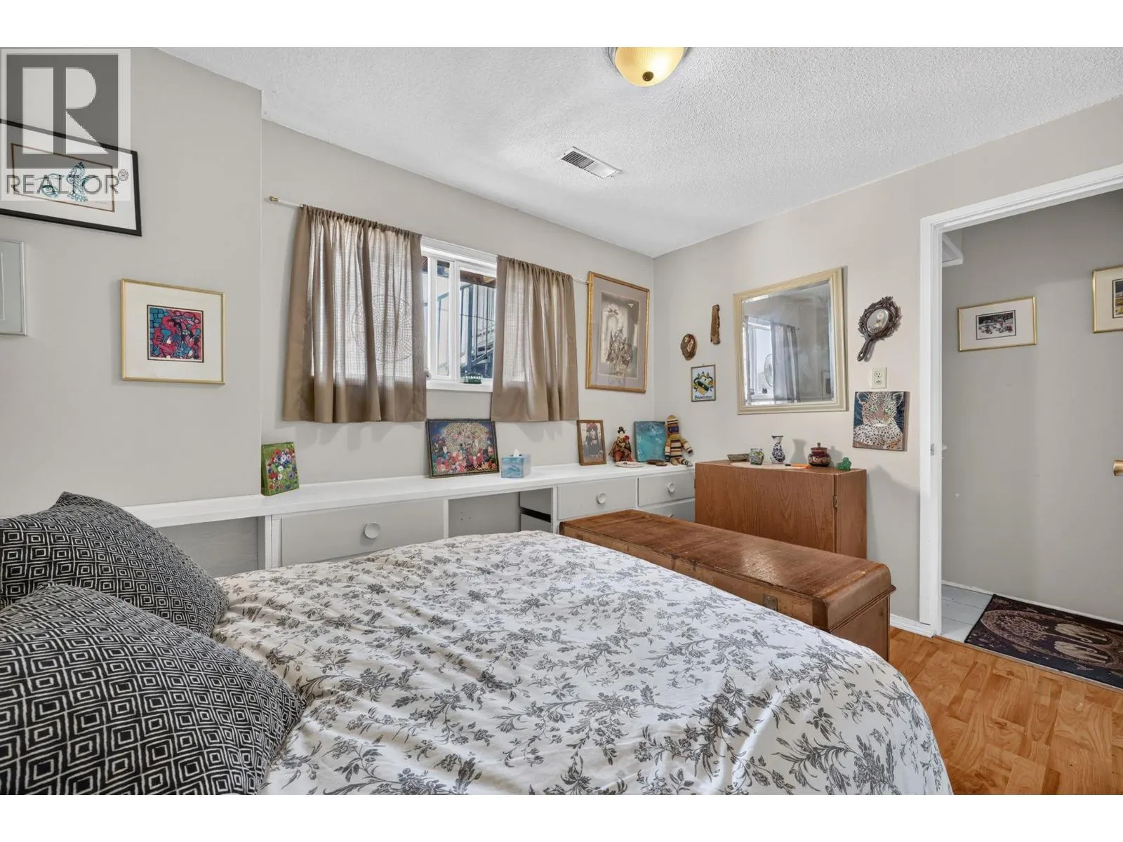 5868 MacGREGOR Road
