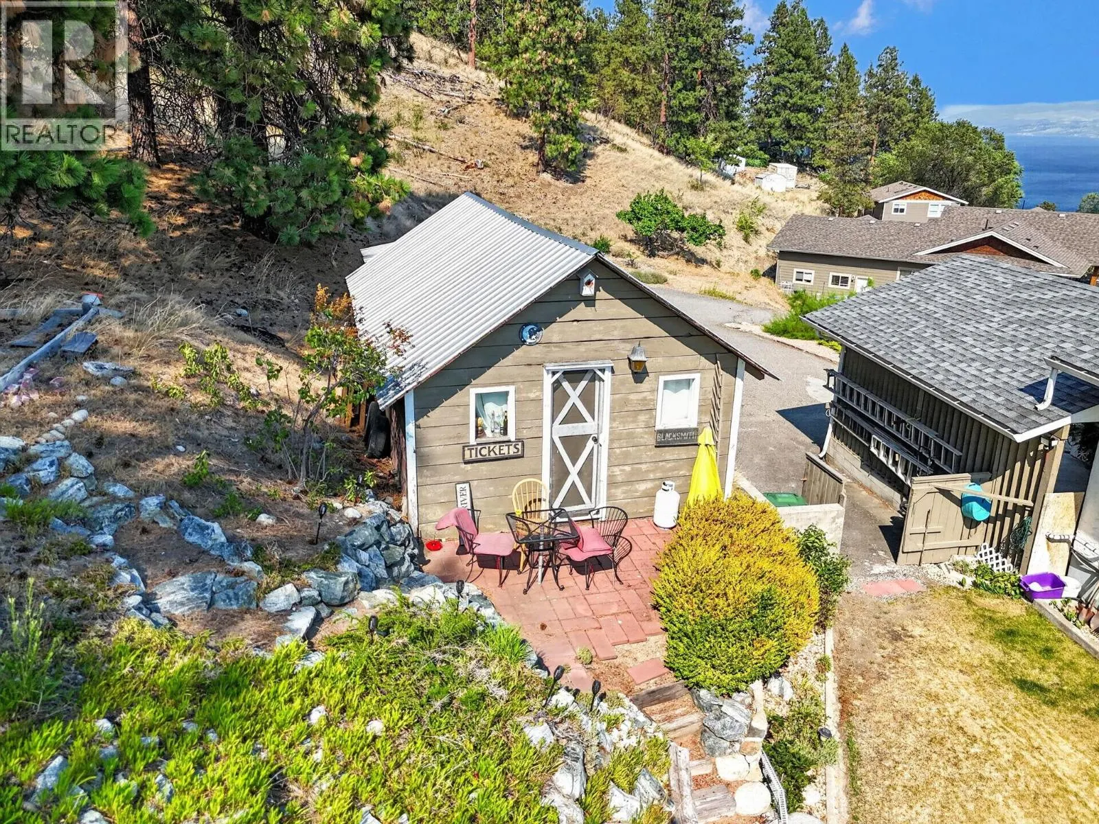 5868 MacGREGOR Road