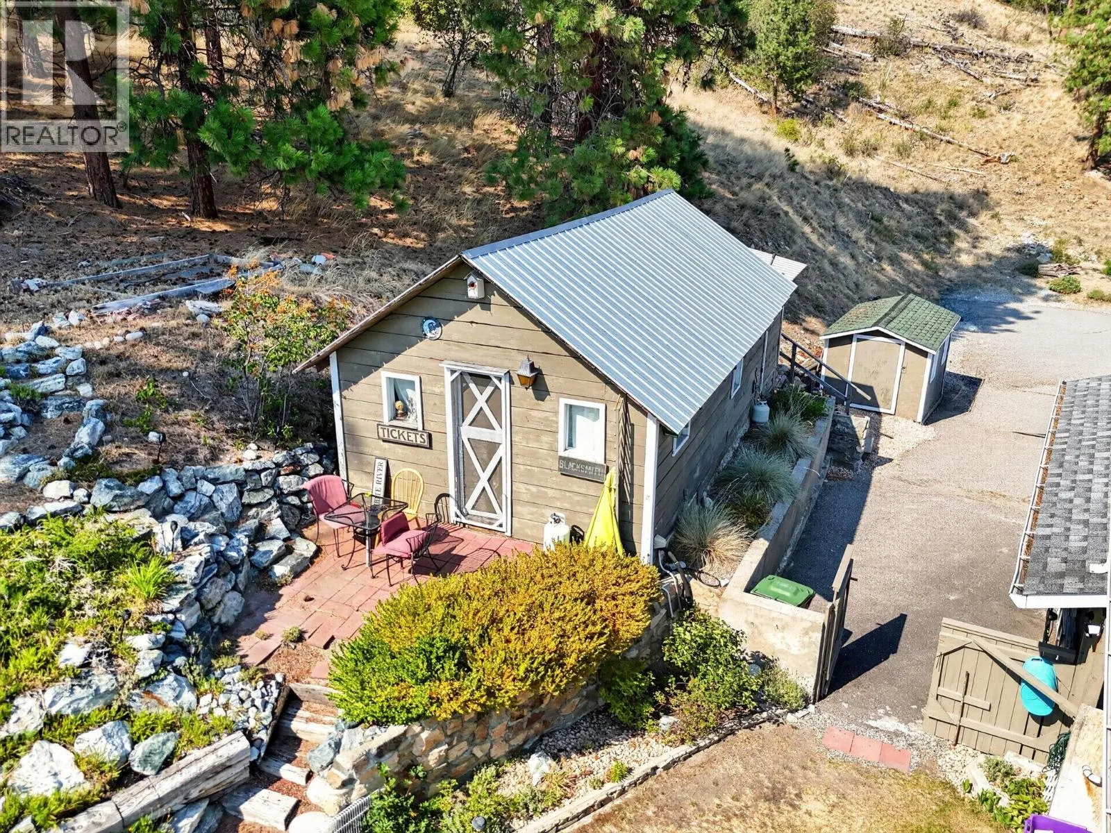 5868 MacGREGOR Road