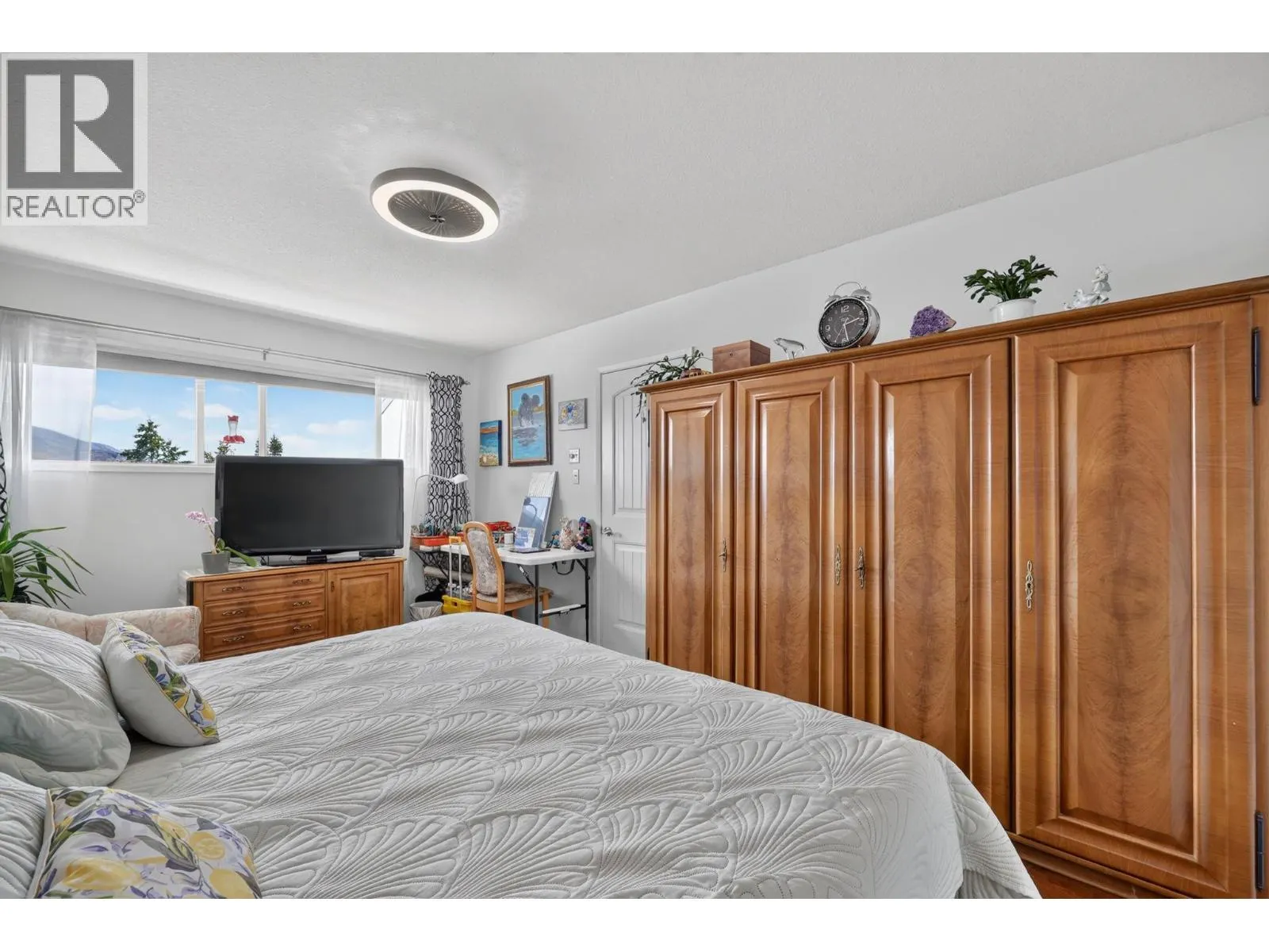 5868 MacGREGOR Road