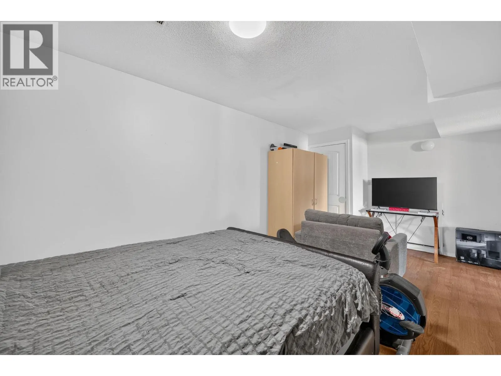 5868 MacGREGOR Road