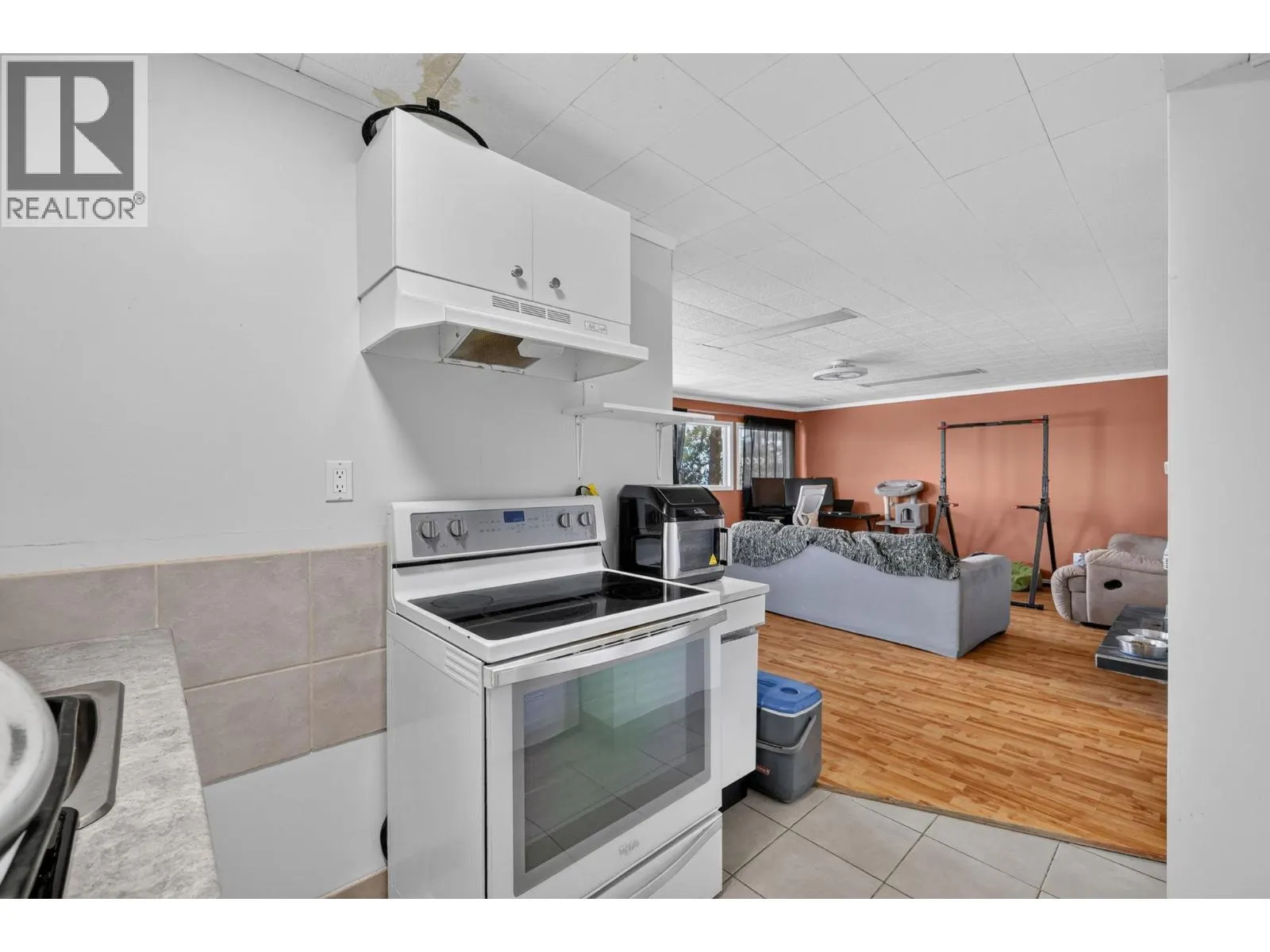 5868 MacGREGOR Road