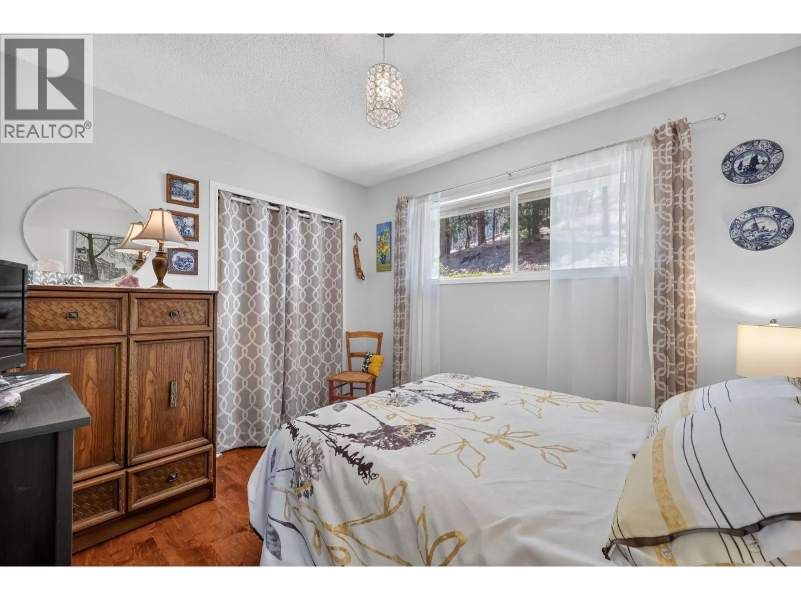 5868 MacGREGOR Road