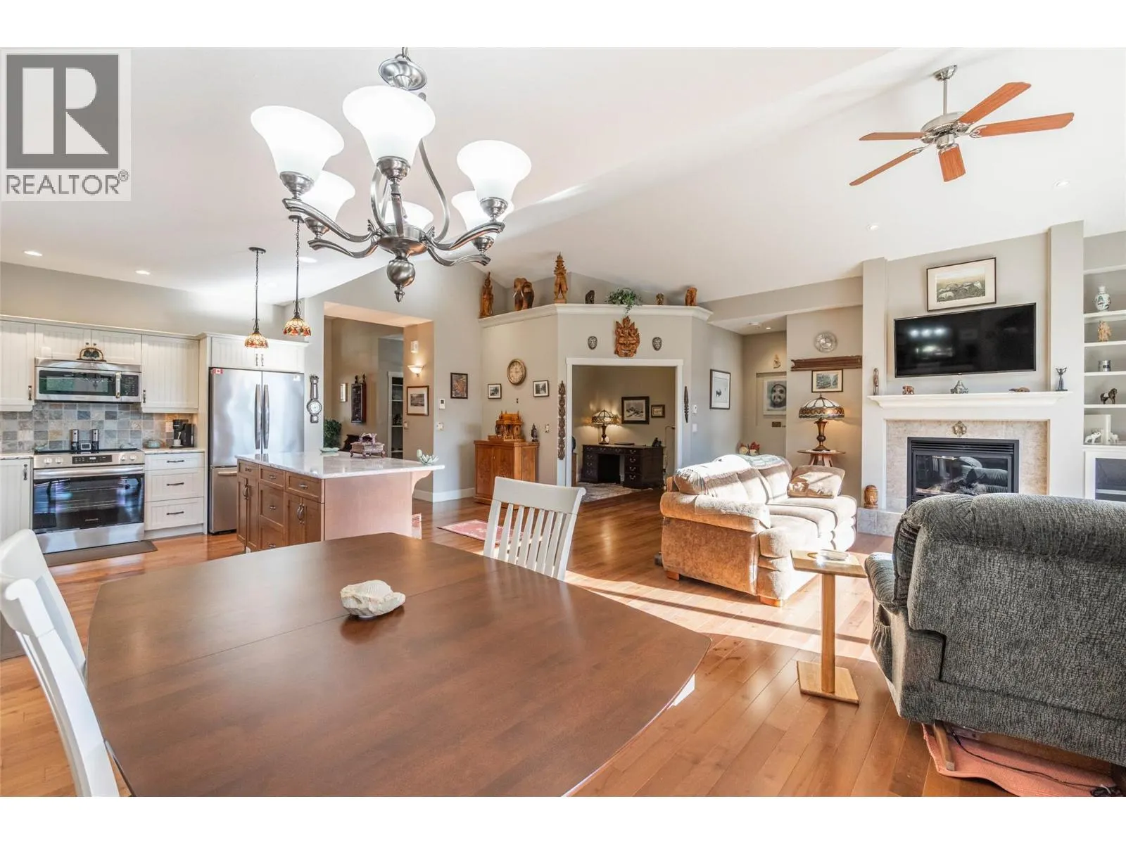 6833 MEADOWS Drive Unit# 28