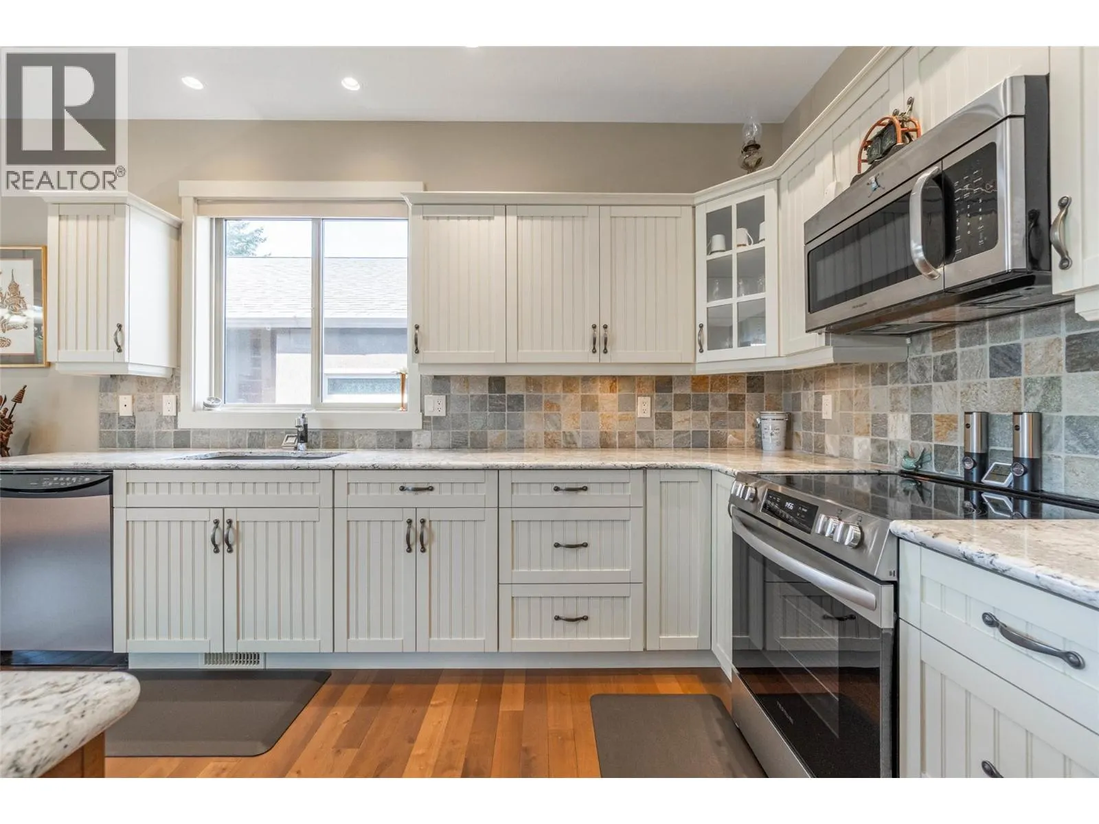 6833 MEADOWS Drive Unit# 28