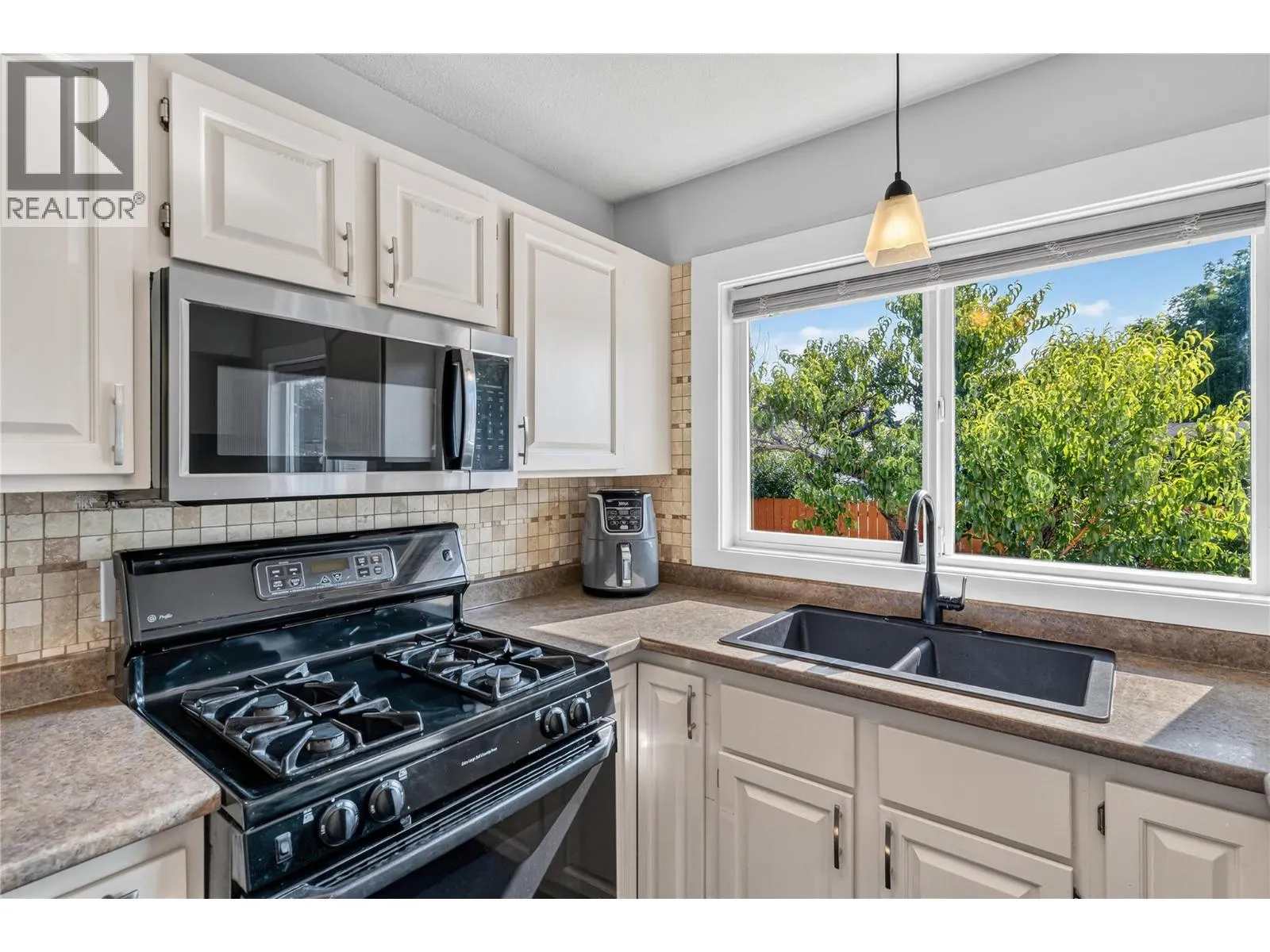 4201 Lakeshore Road