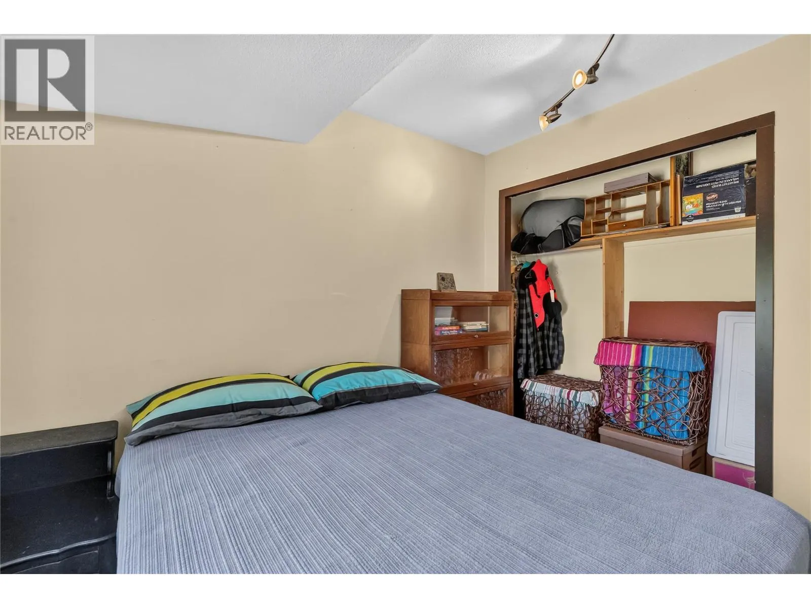 4201 Lakeshore Road