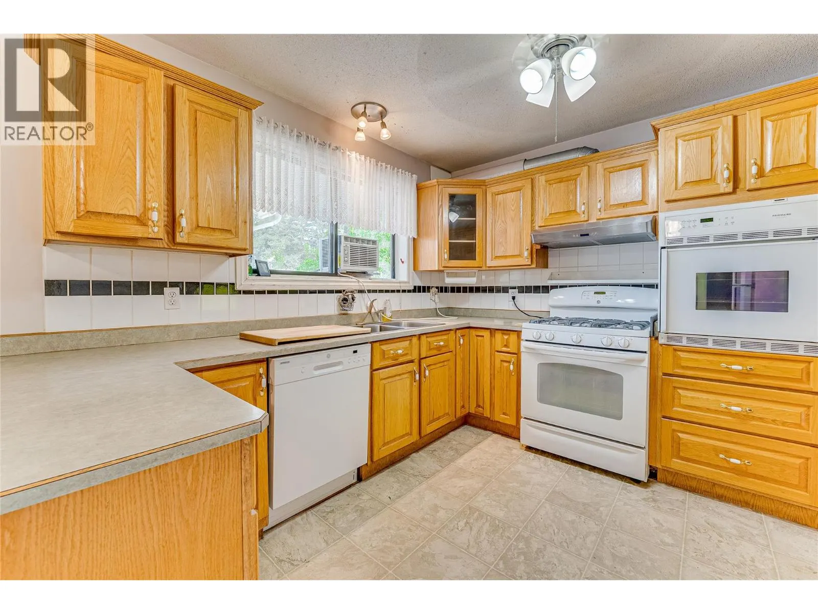 3472 Lockhart Crescent