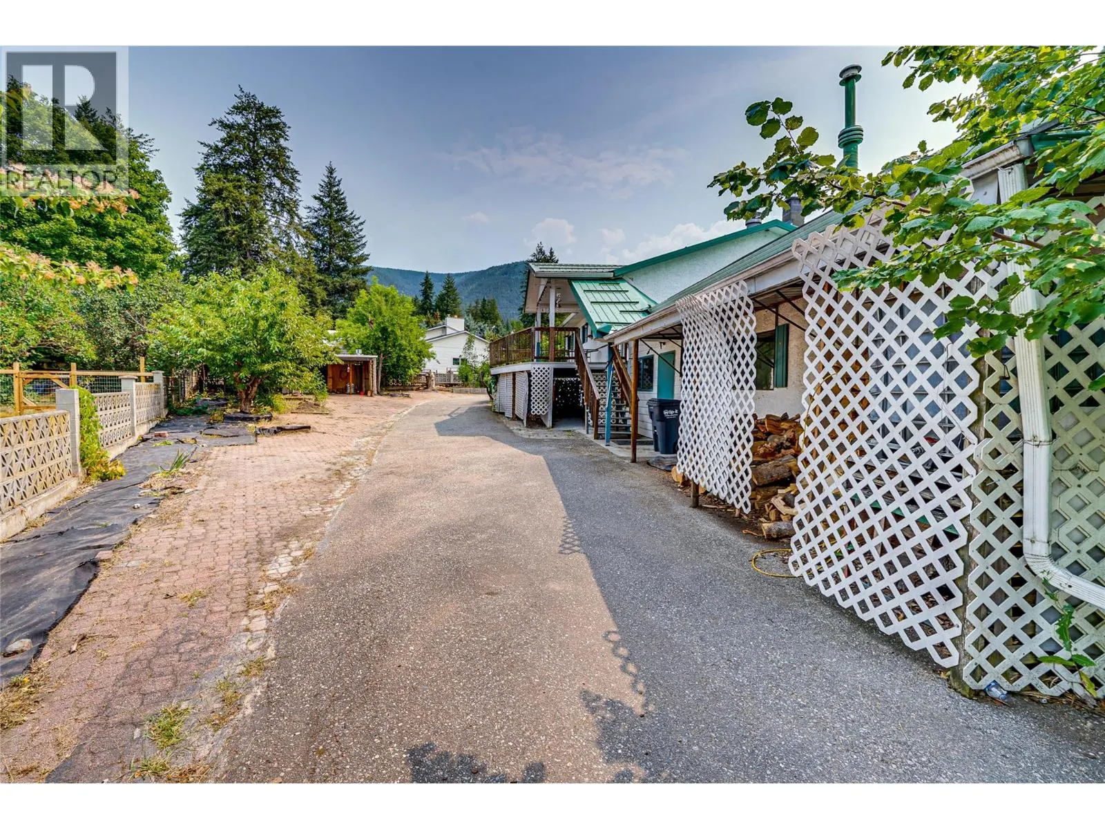 3472 Lockhart Crescent