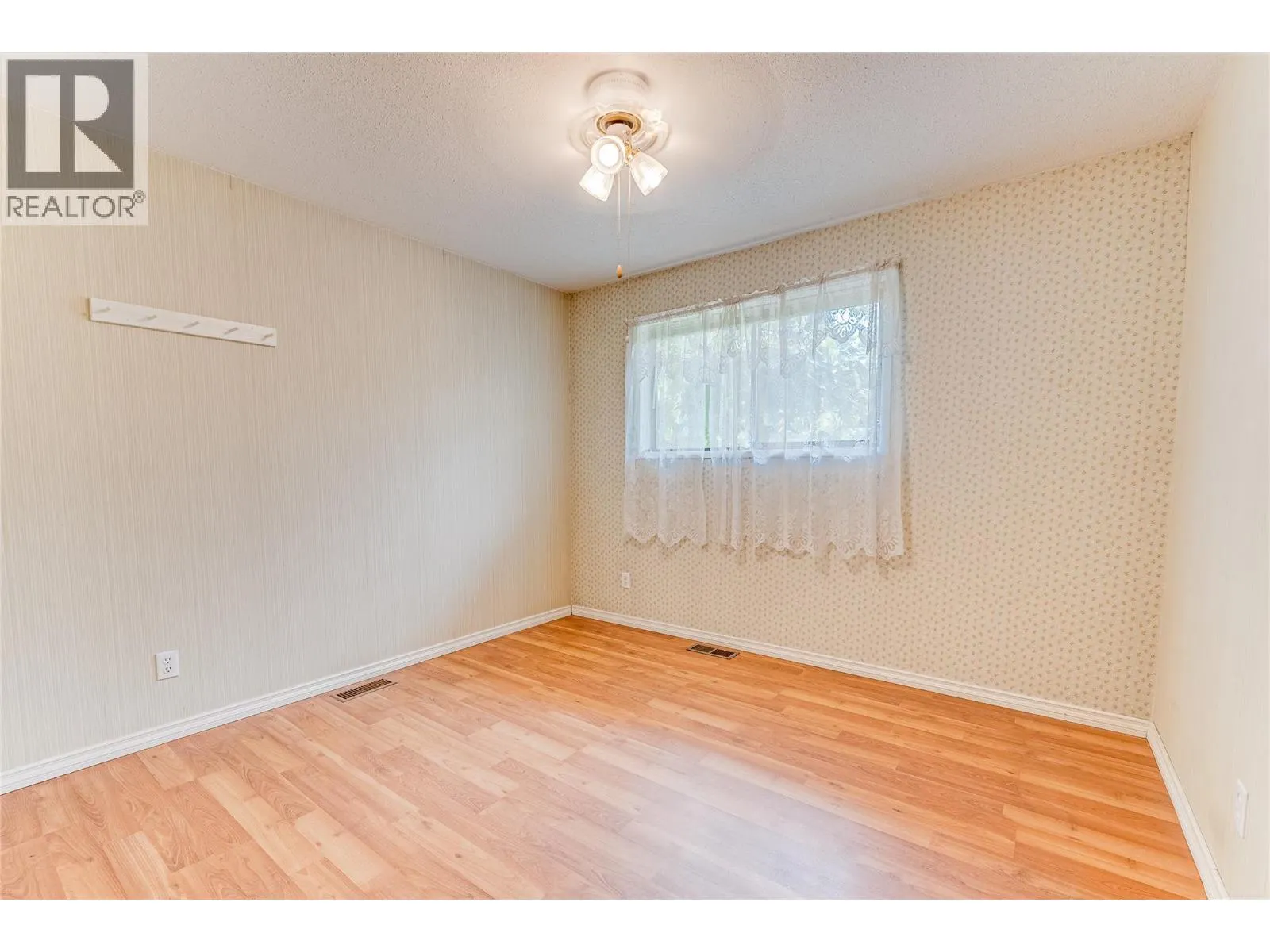 3472 Lockhart Crescent