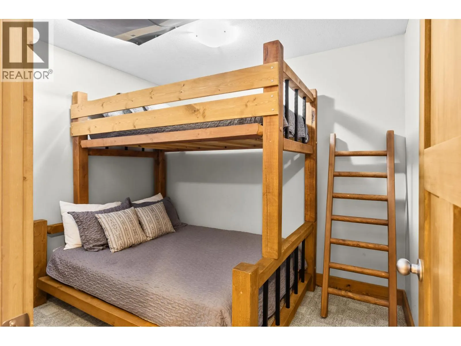 5401 Lakeshore Drive Unit# 109