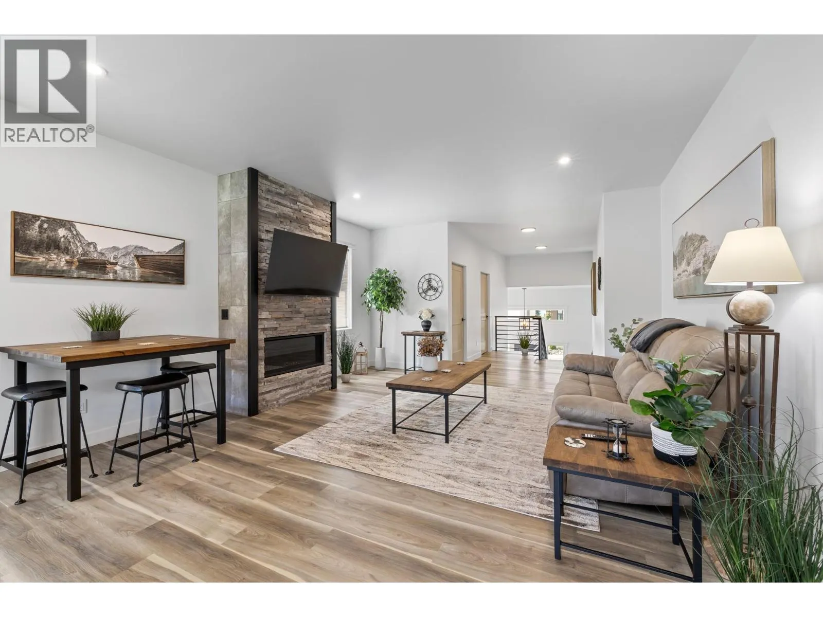 712 Lake Court