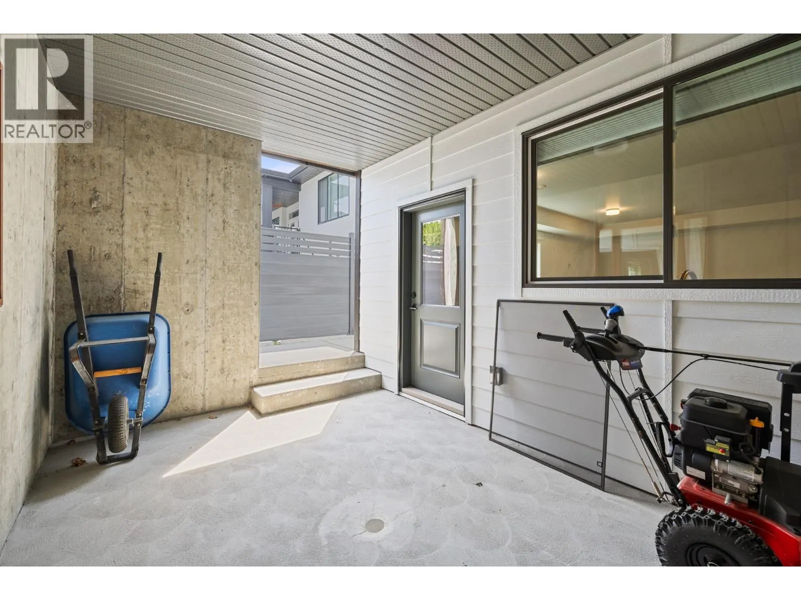 712 Lake Court
