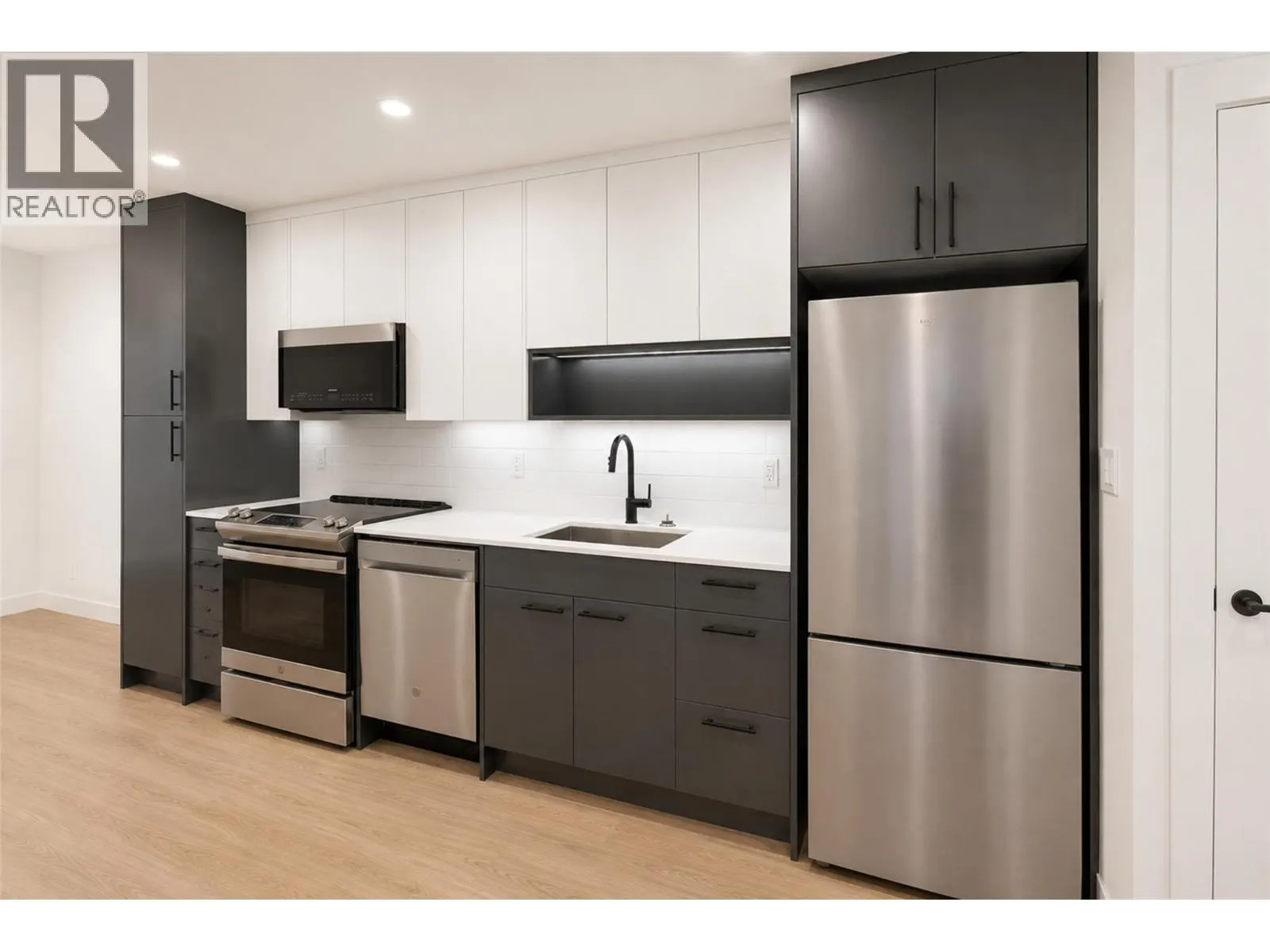 1380 Pridham Avenue Unit# 310