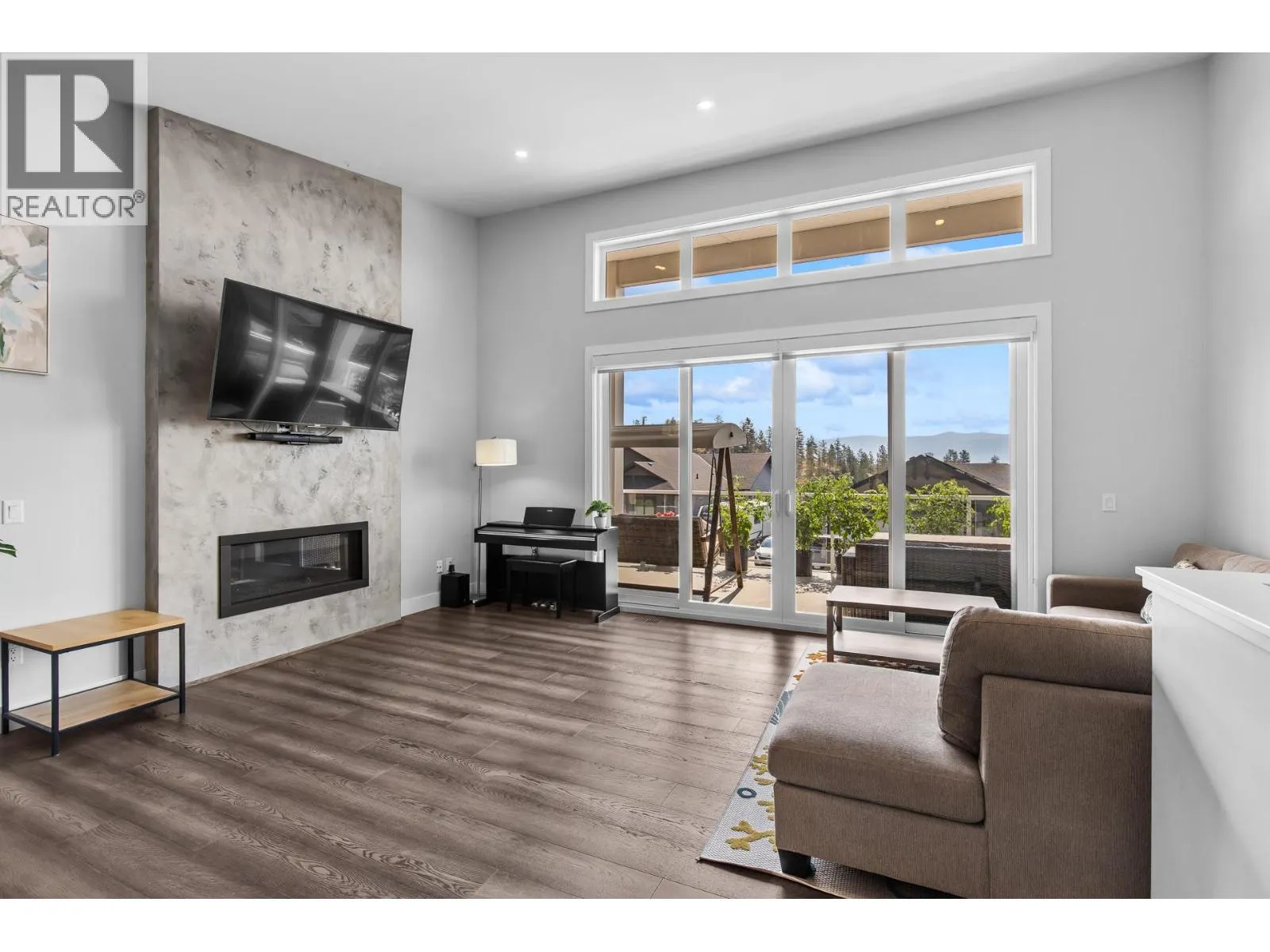 2562 Crown Crest Drive