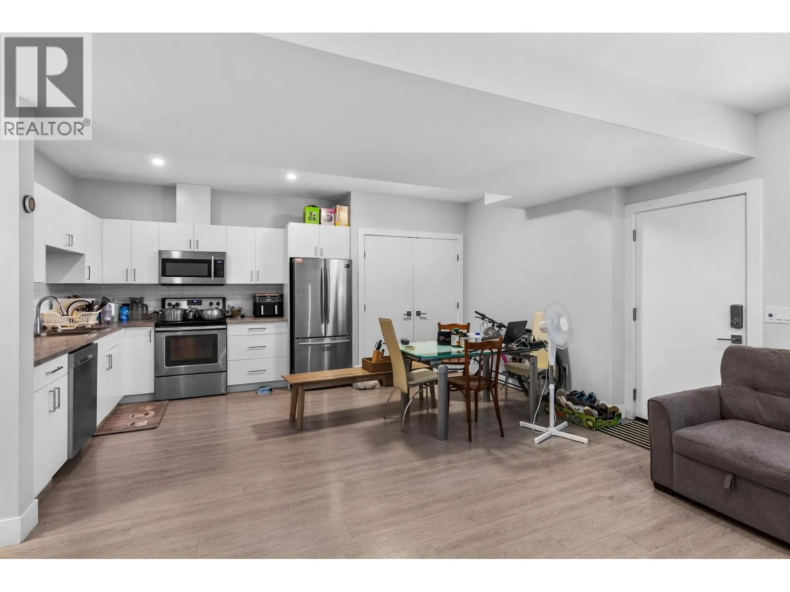 2562 Crown Crest Drive