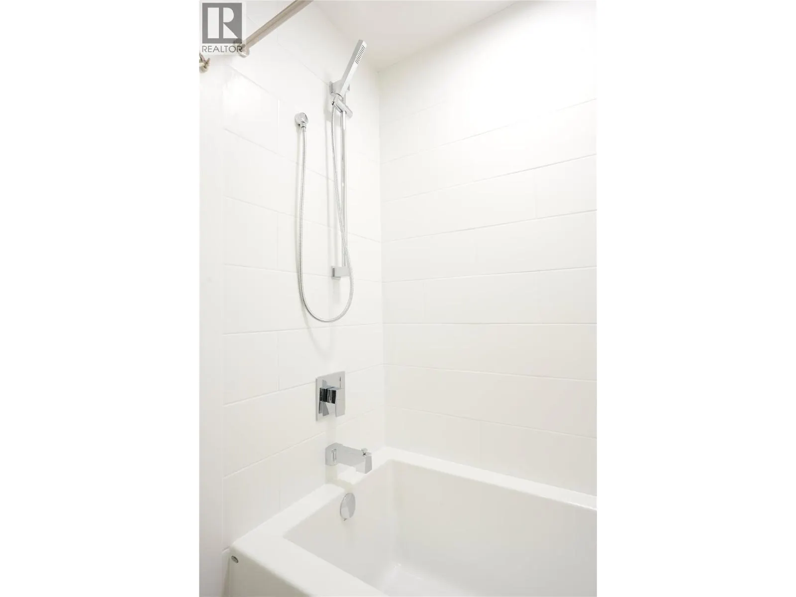 1380 Pridham Avenue Unit# 418