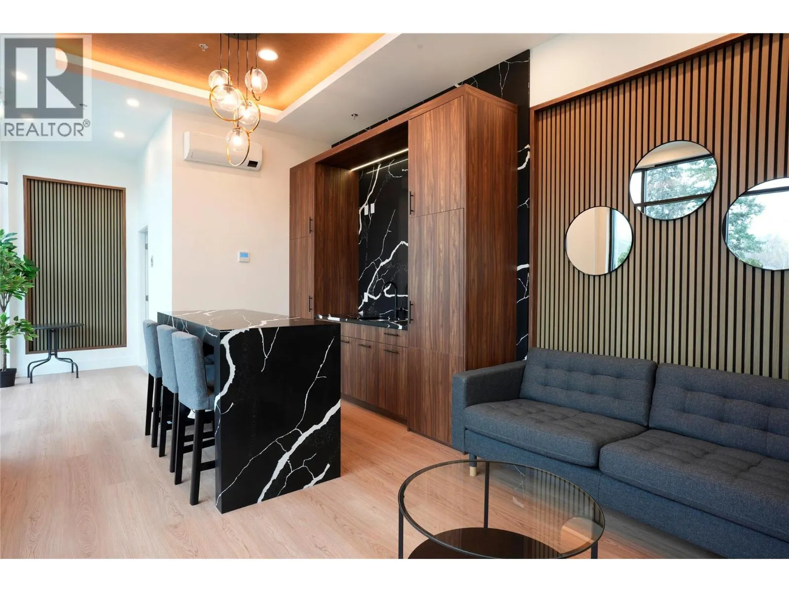 1380 Pridham Avenue Unit# 418