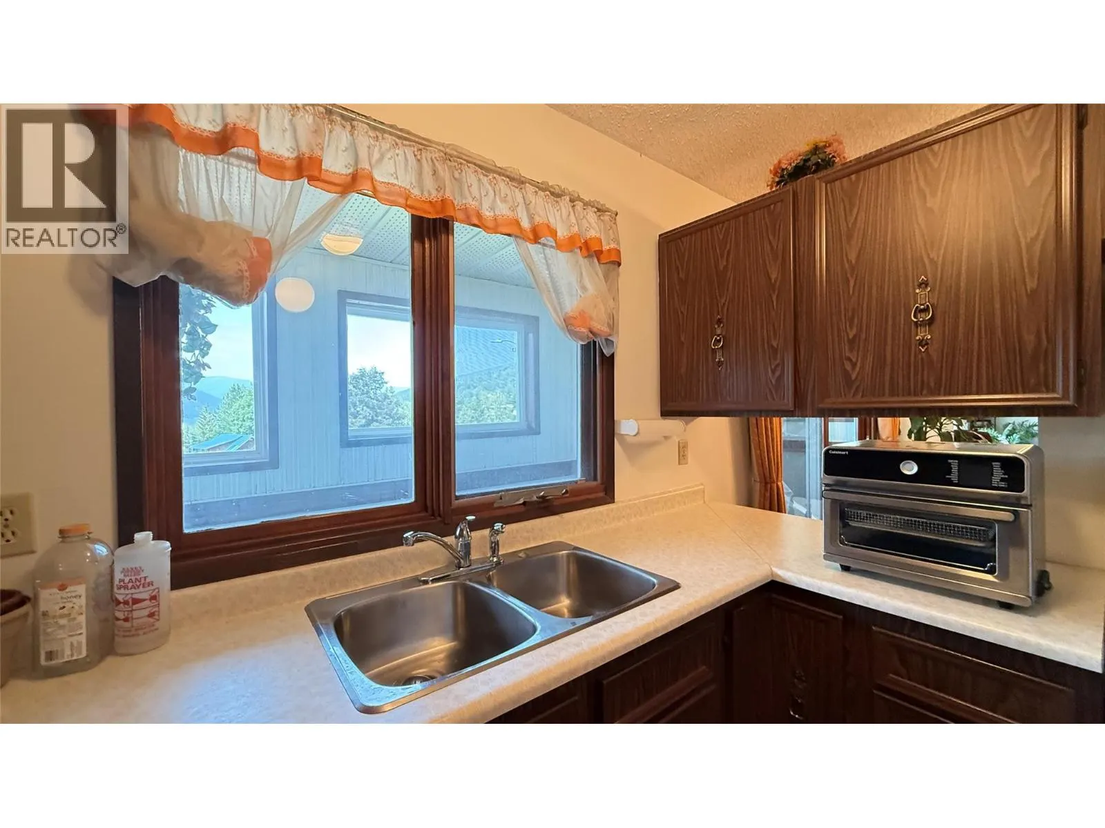 1705 Slocan Crescent