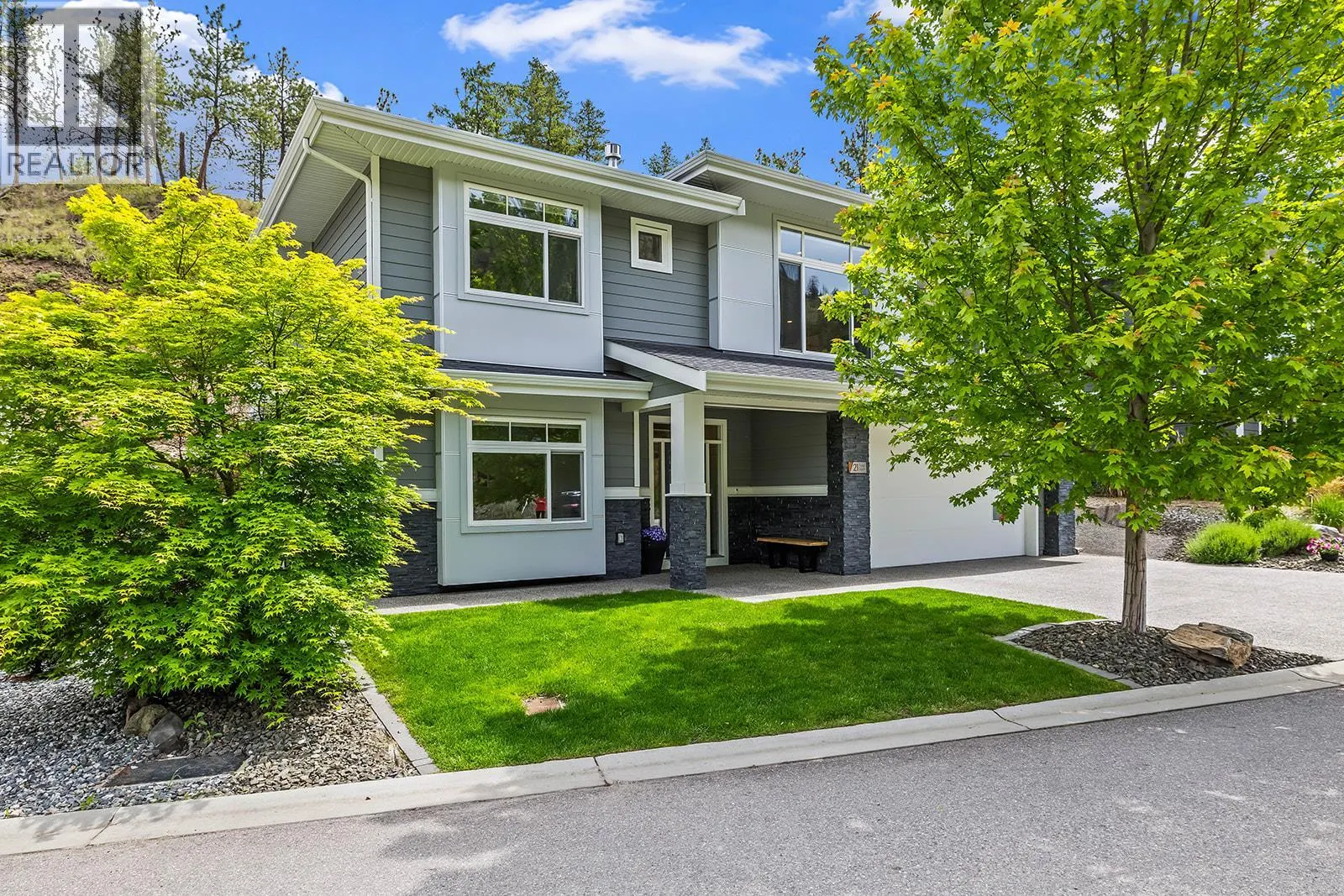 21 Forest Edge Drive