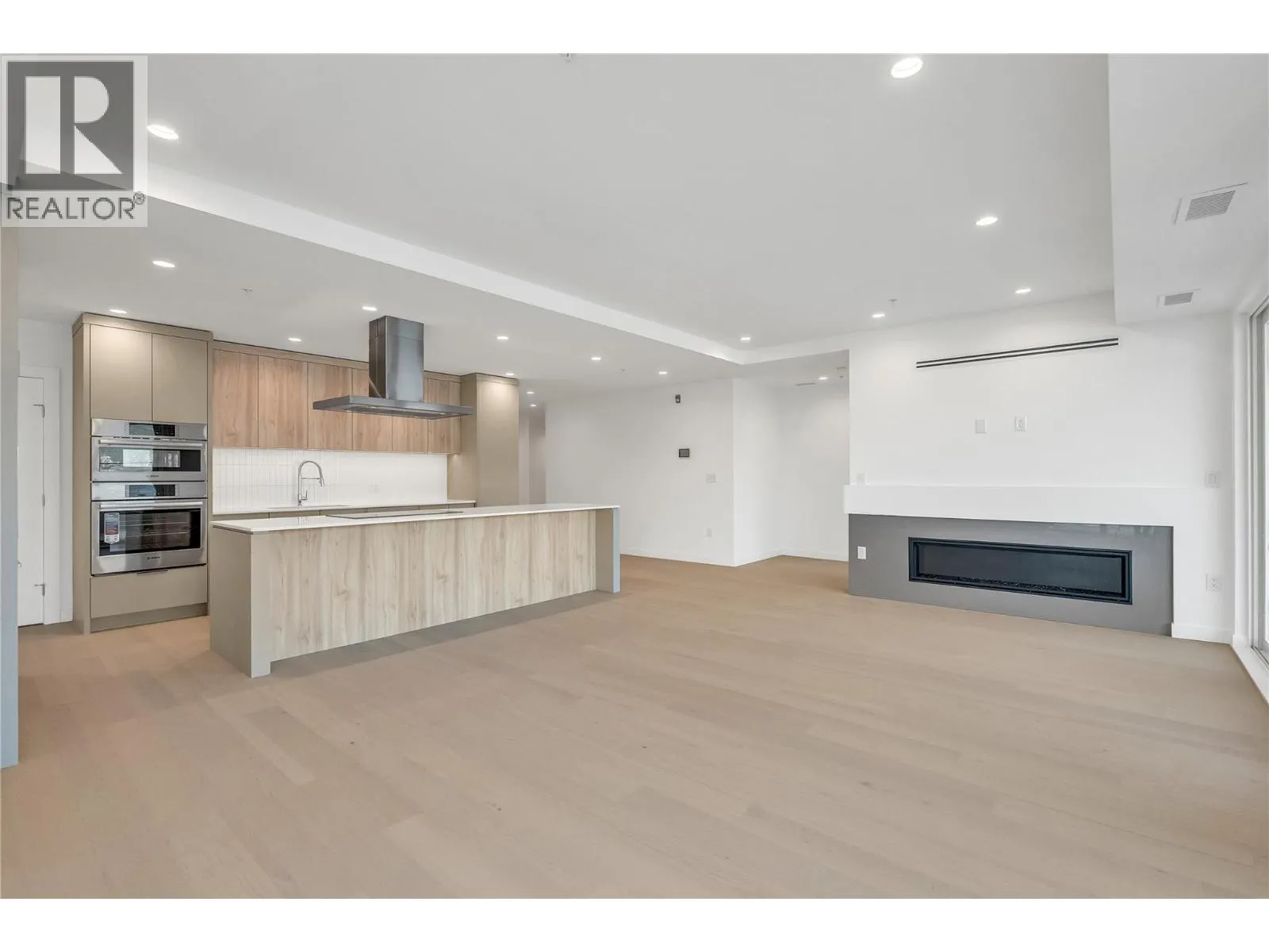 13415 Lakeshore Drive S Unit# 401