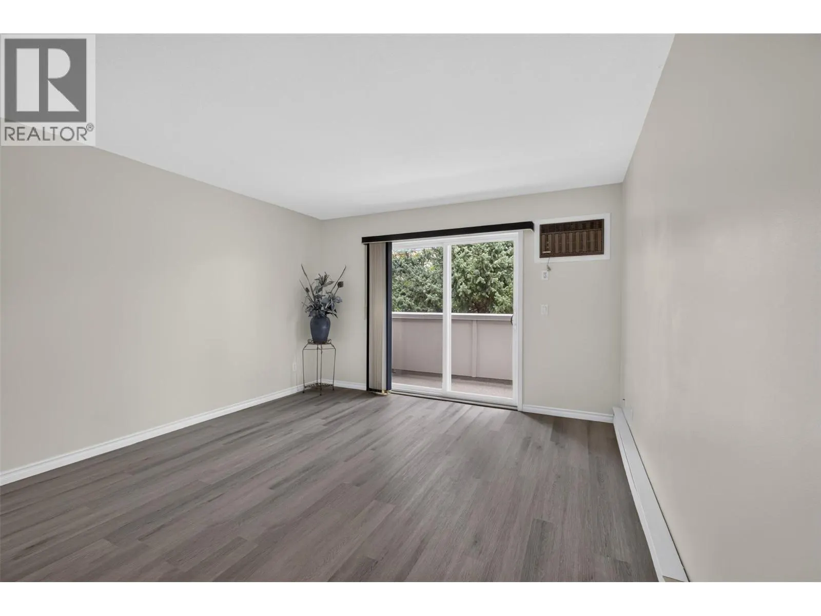3160 De Montreuil Court Unit# 400