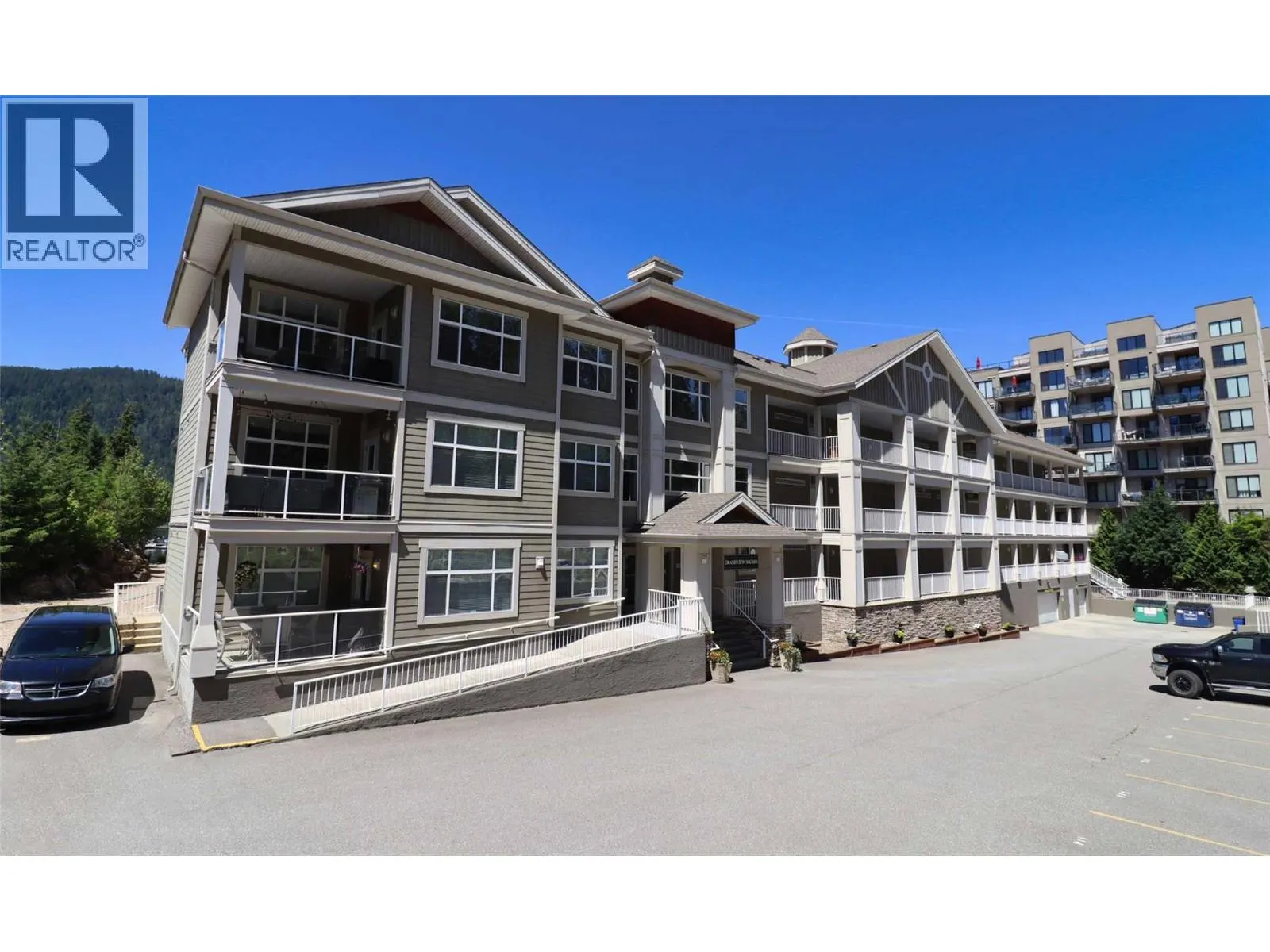 302 Mara Lake Lane Unit# 208