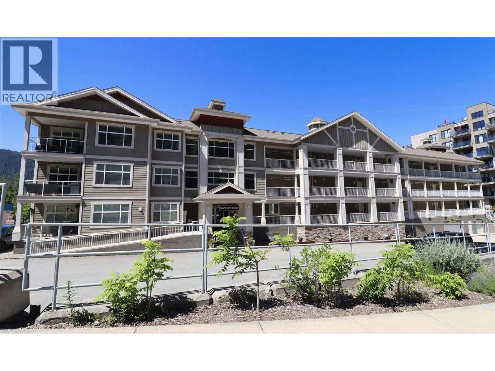 302 Mara Lake Lane Unit# 208