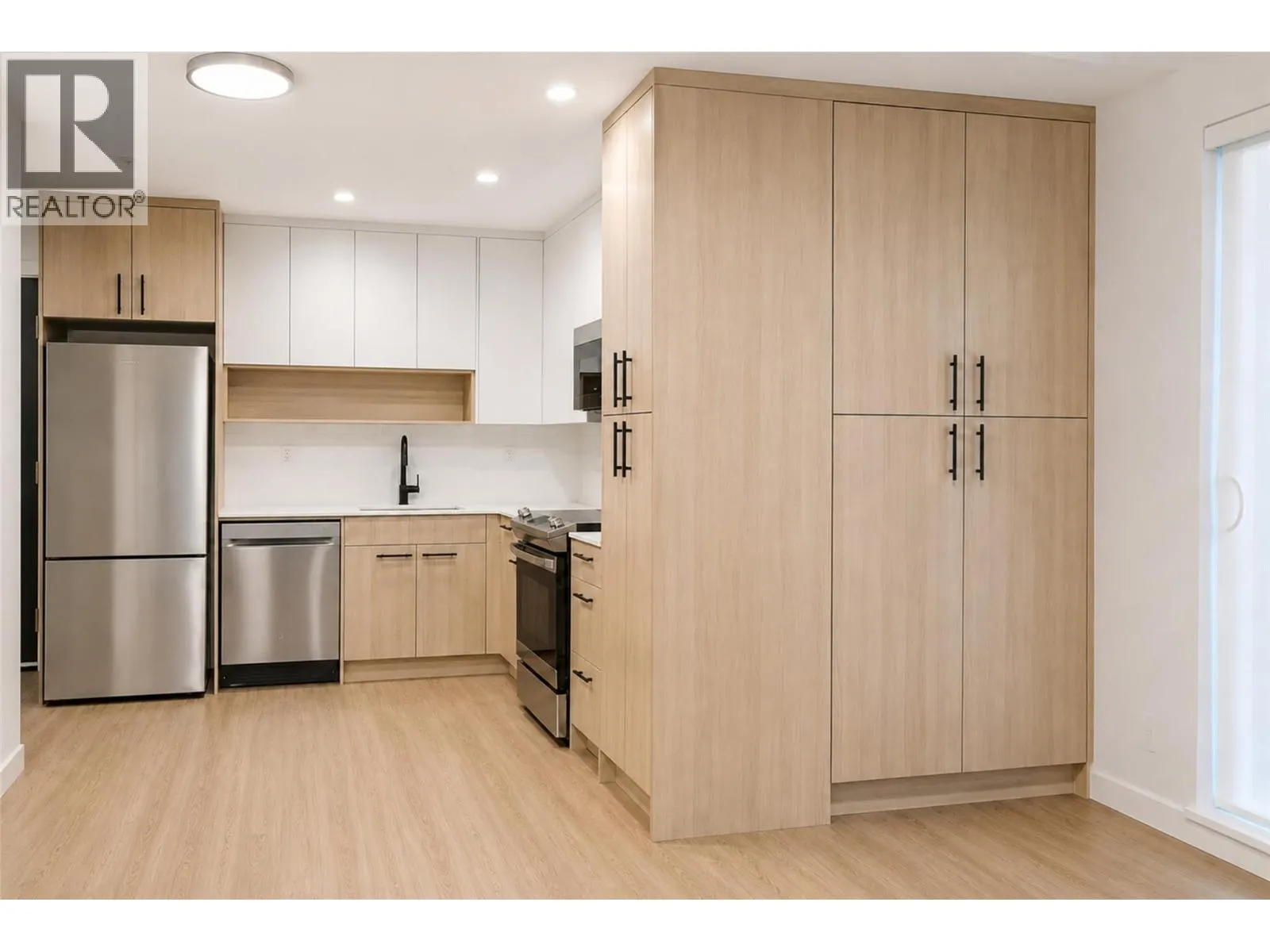 1380 Pridham Avenue Unit# 201