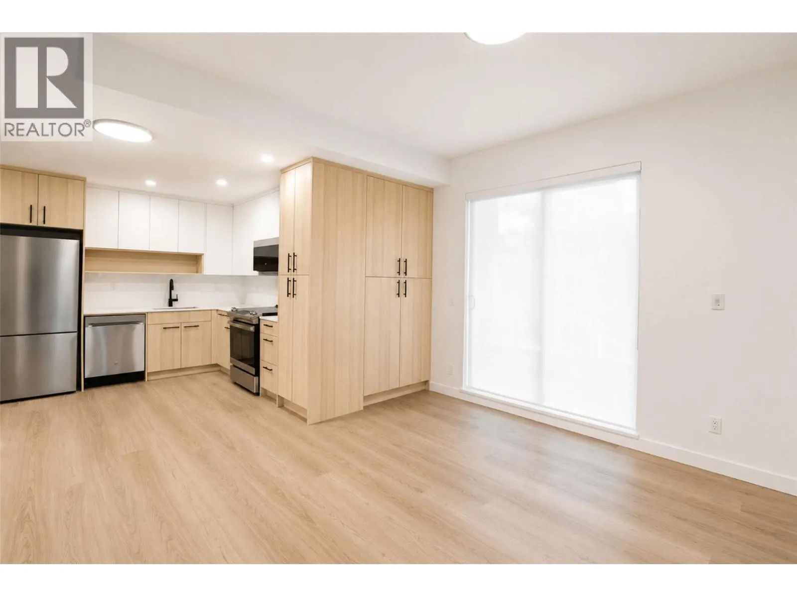 1380 Pridham Avenue Unit# 201