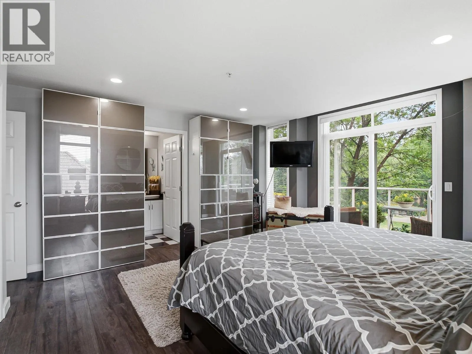 1088 Sunset Drive Unit# 242