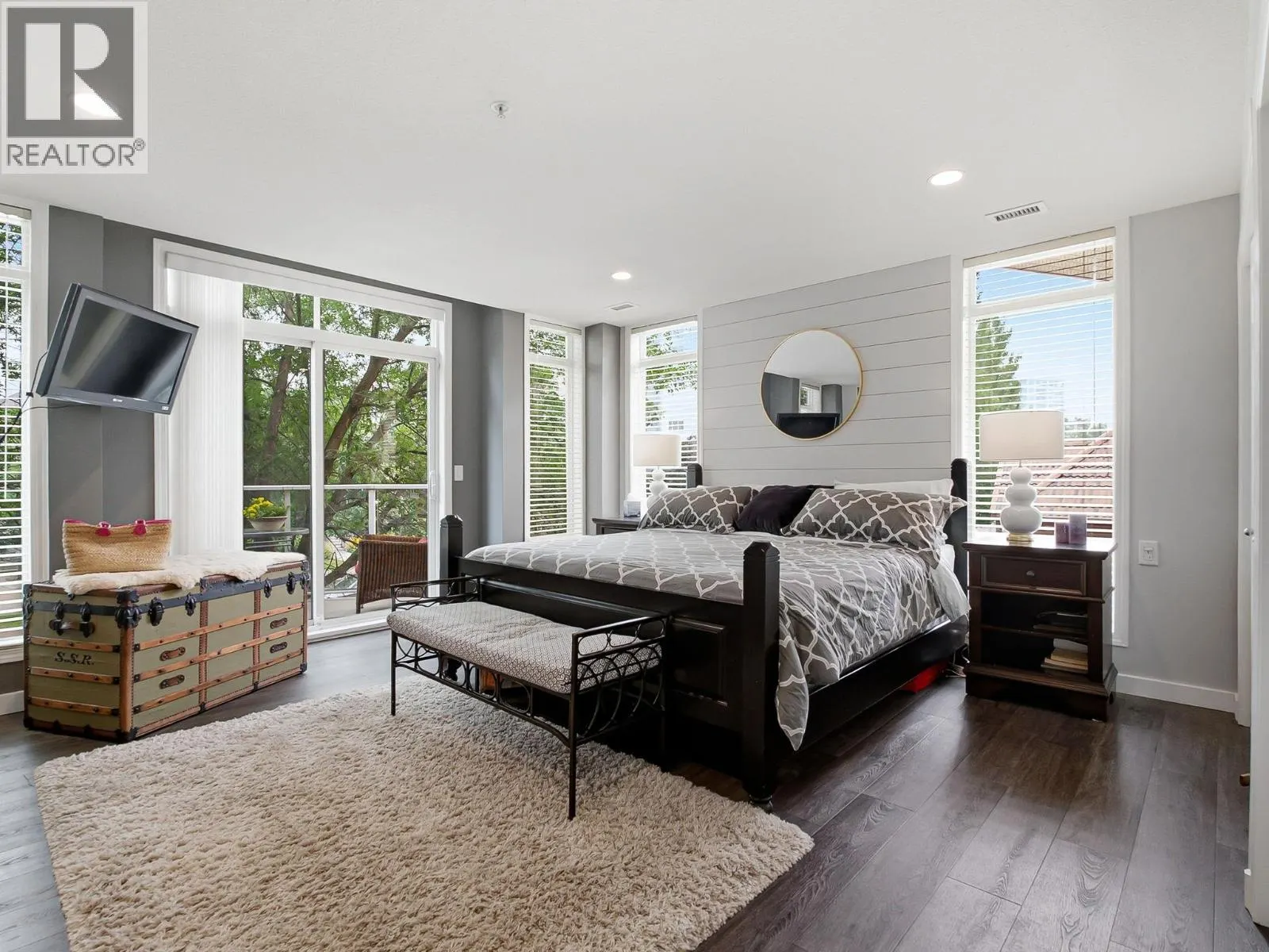 1088 Sunset Drive Unit# 242