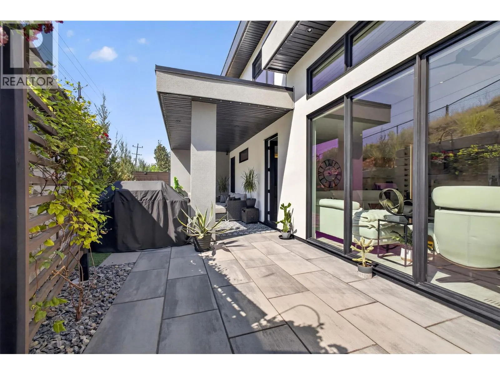 537 Hawes Court