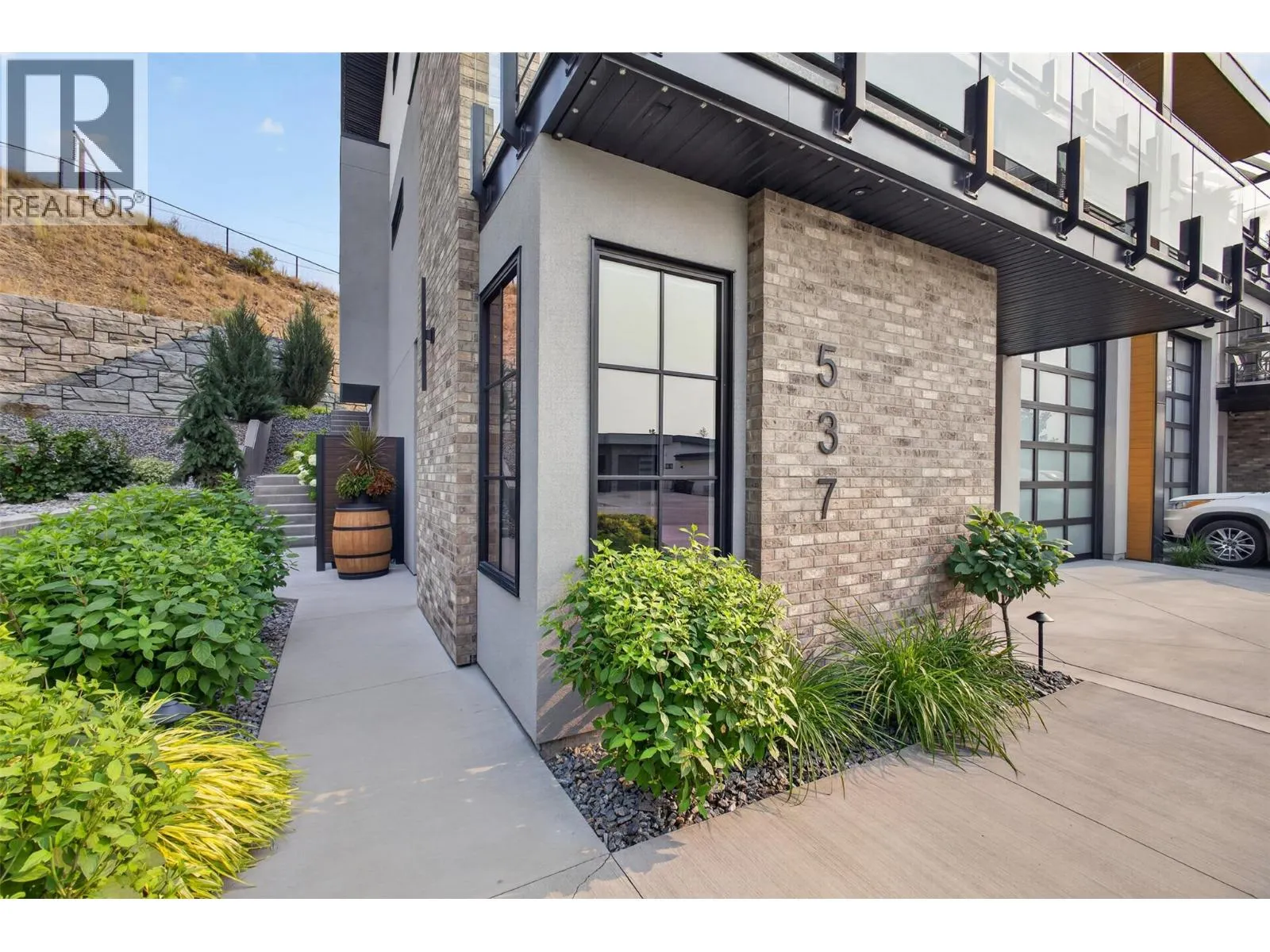 537 Hawes Court