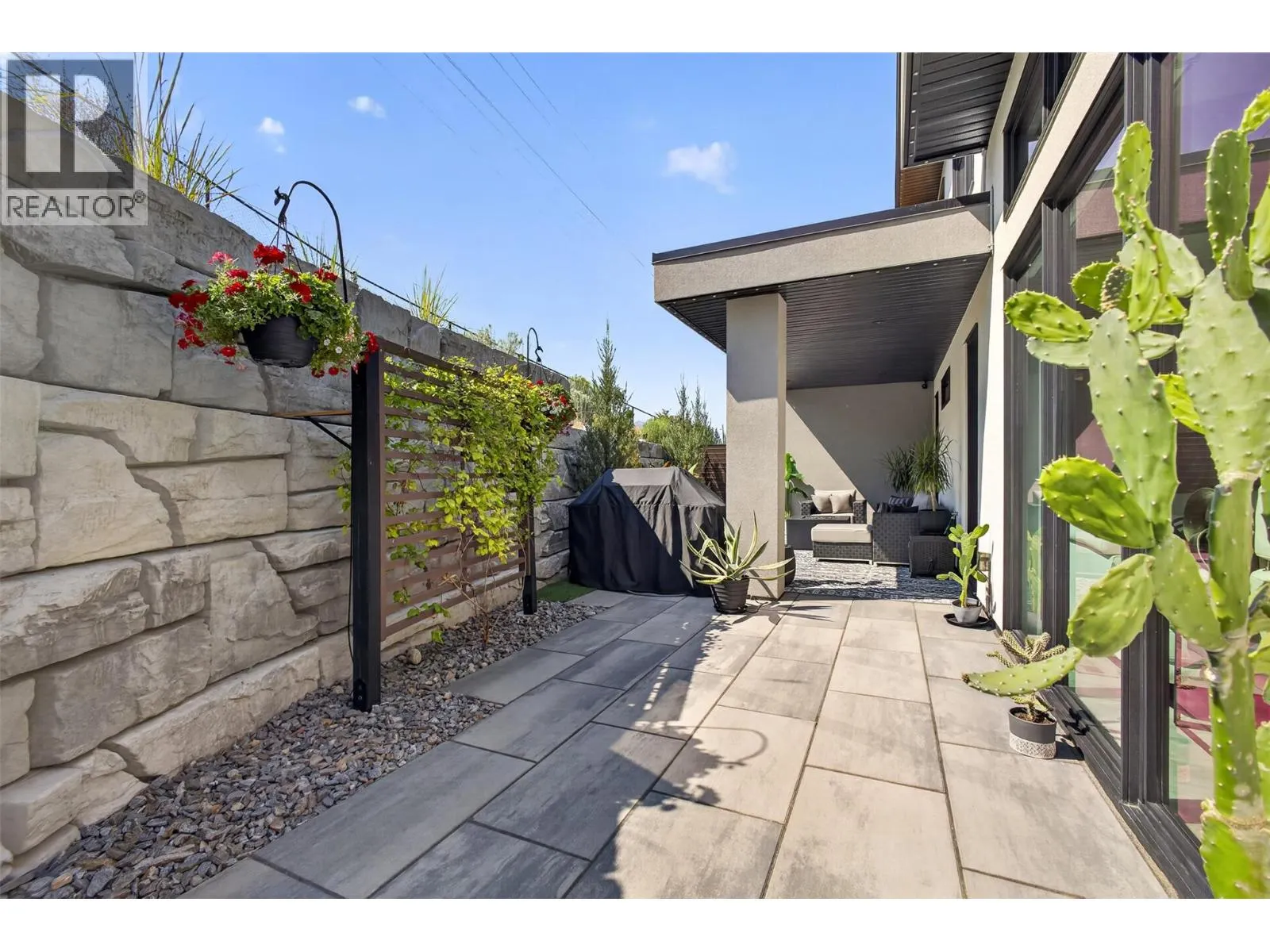 537 Hawes Court