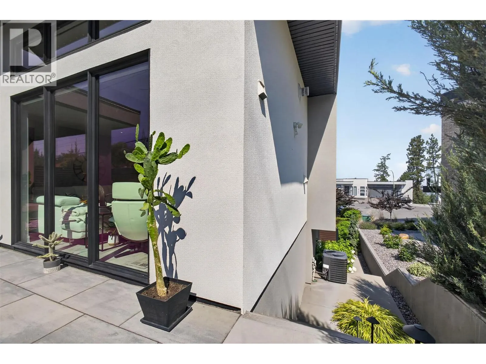 537 Hawes Court