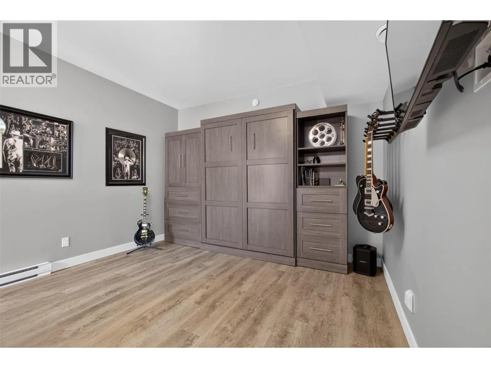 537 Hawes Court
