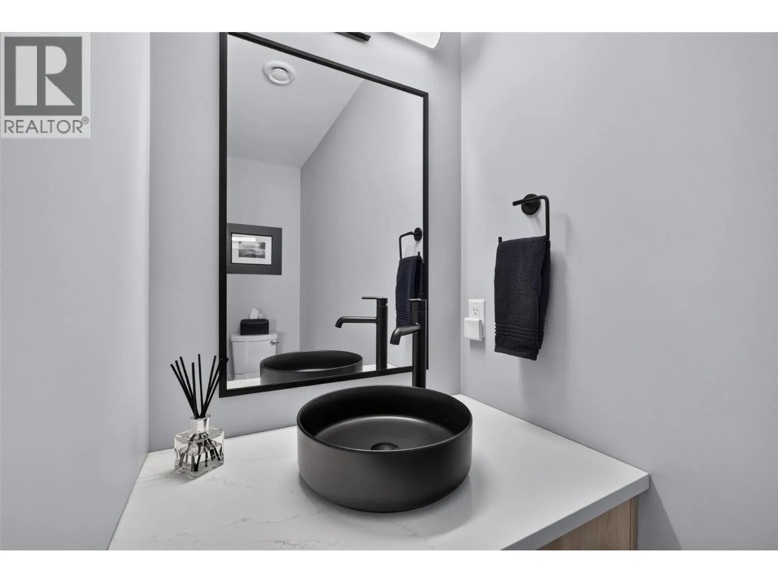 537 Hawes Court