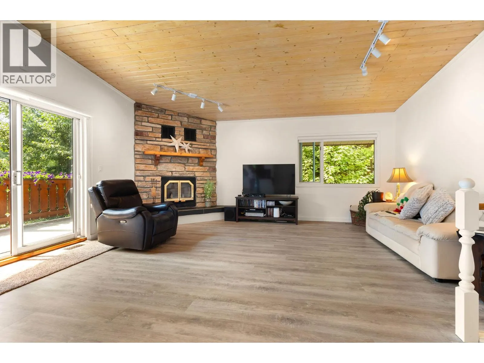 1587 Pratico Road