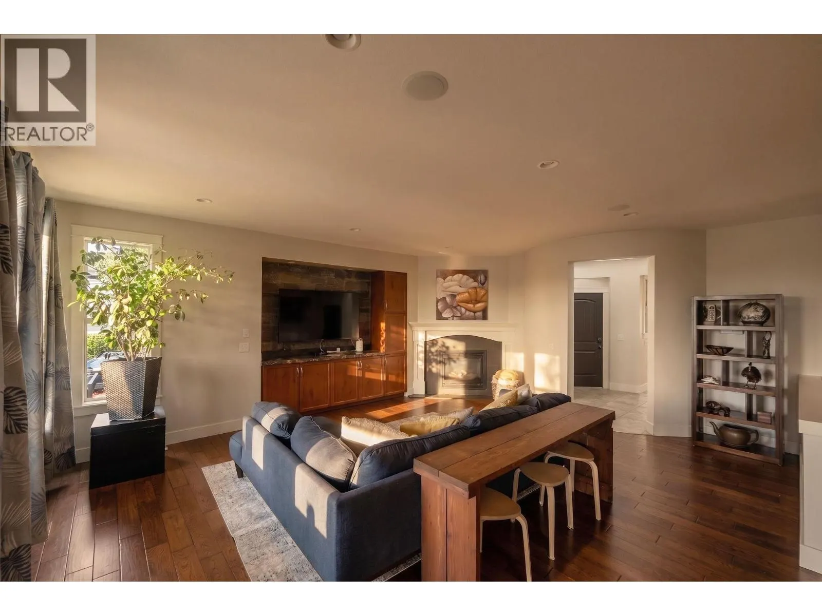 5765 Mountainside Drive