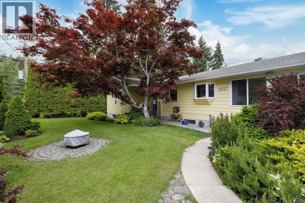 2527 Islandview Road