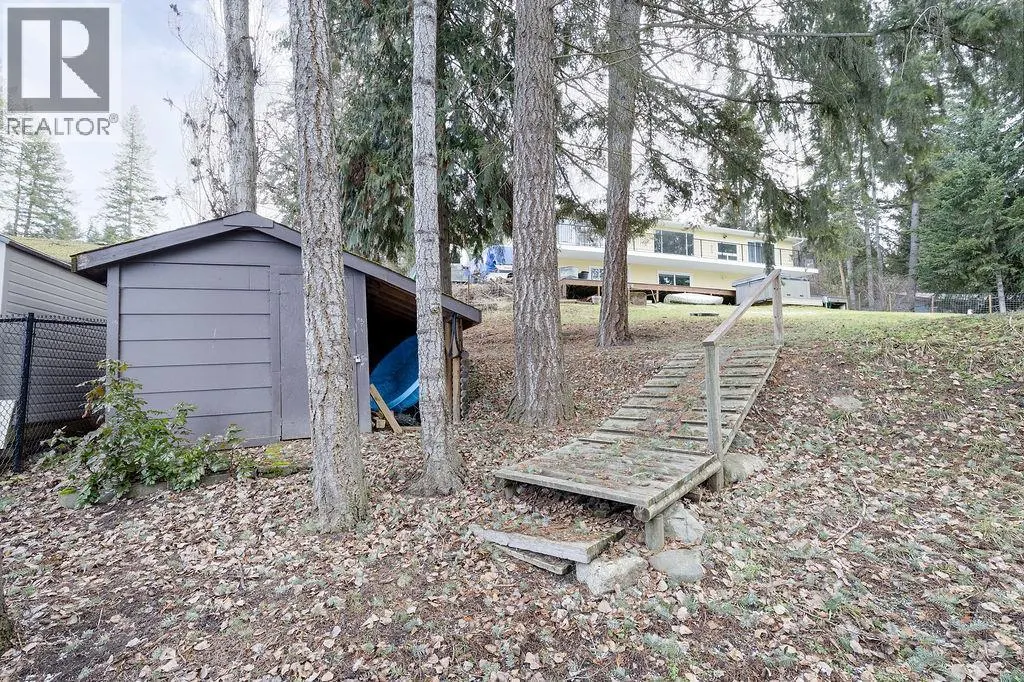 2527 Islandview Road