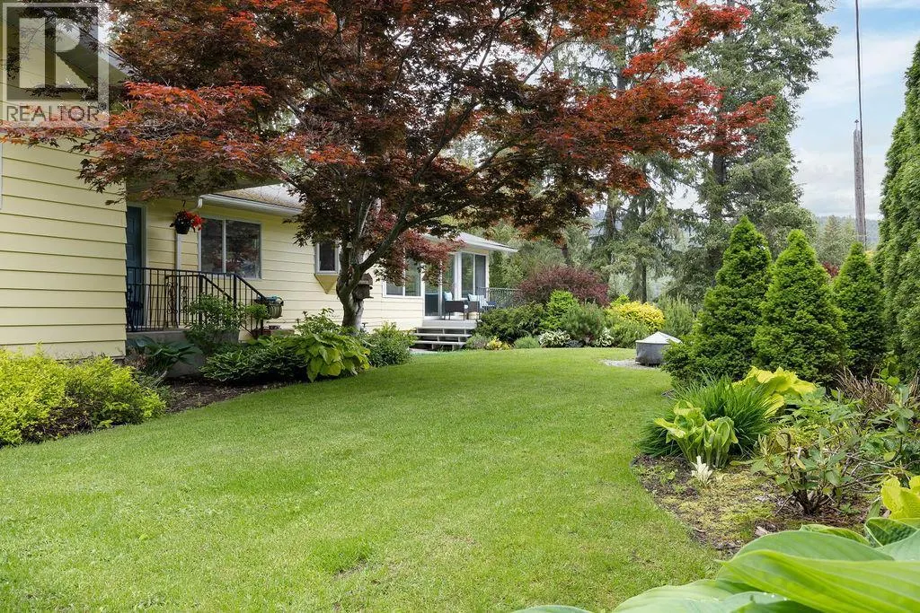 2527 Islandview Road